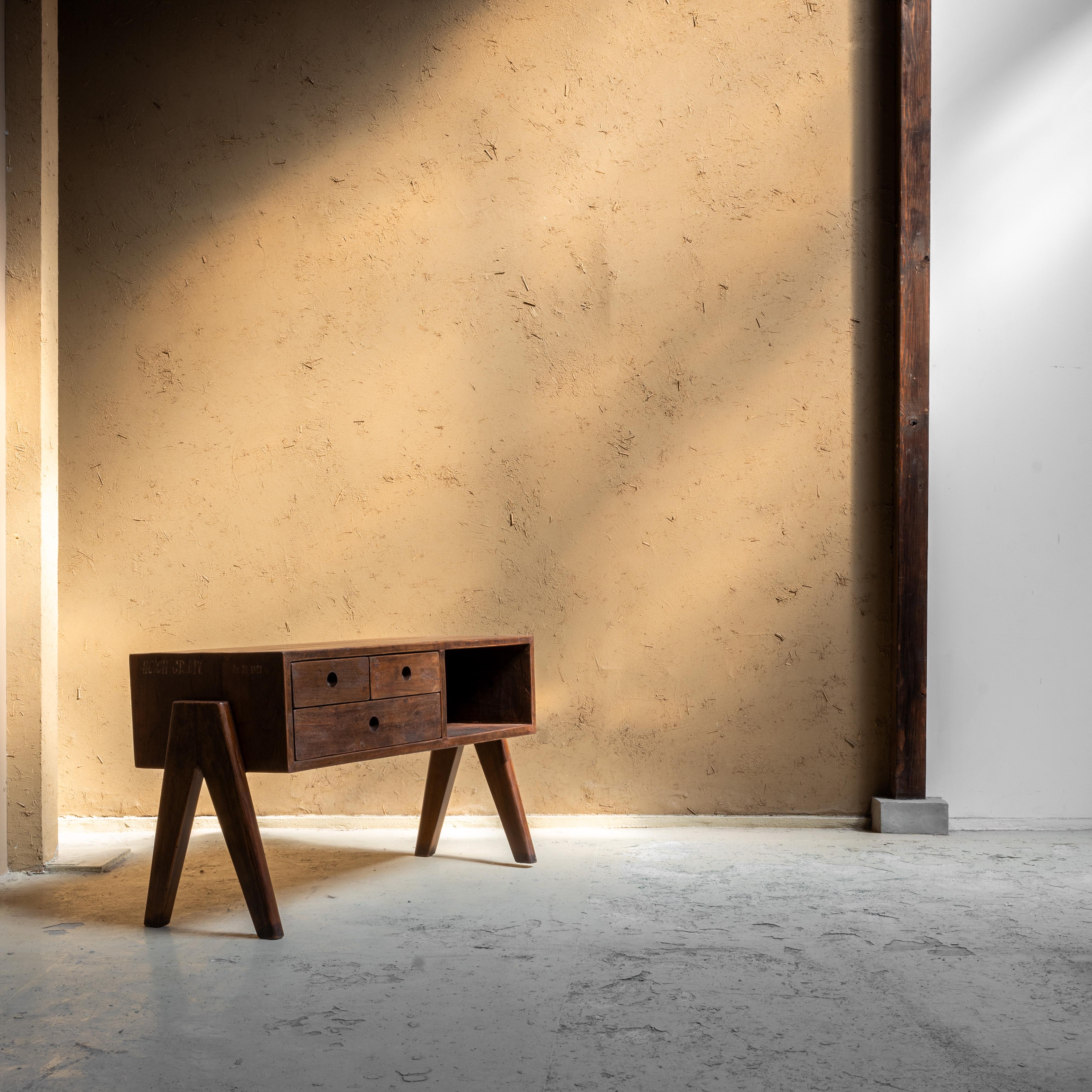Kommode von Pierre Jeanneret (Teakholz) im Angebot