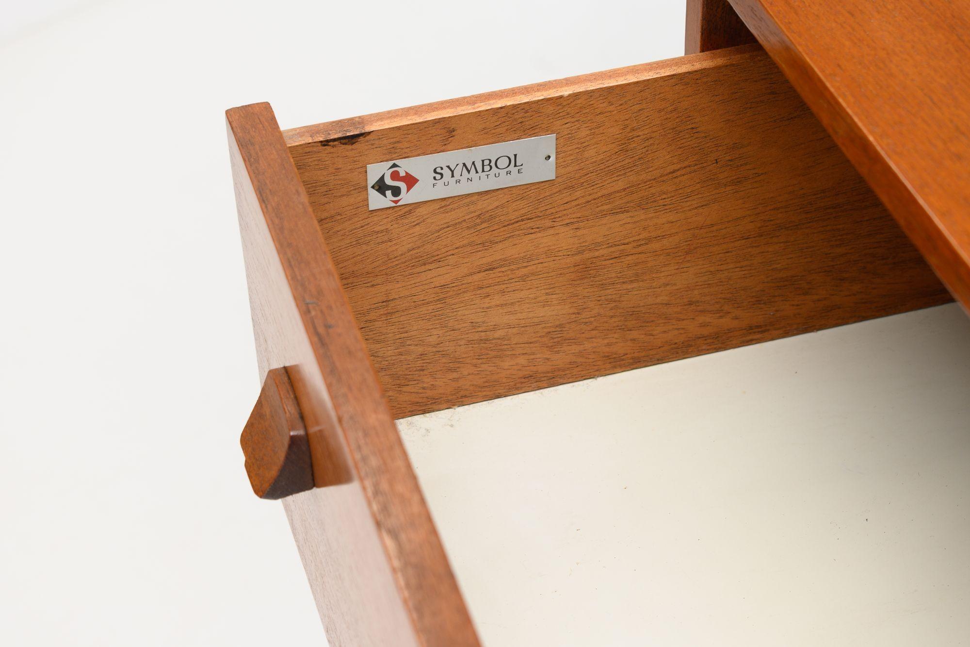 Fine XX secolo Cassettiera di Symbol Furniture in vendita