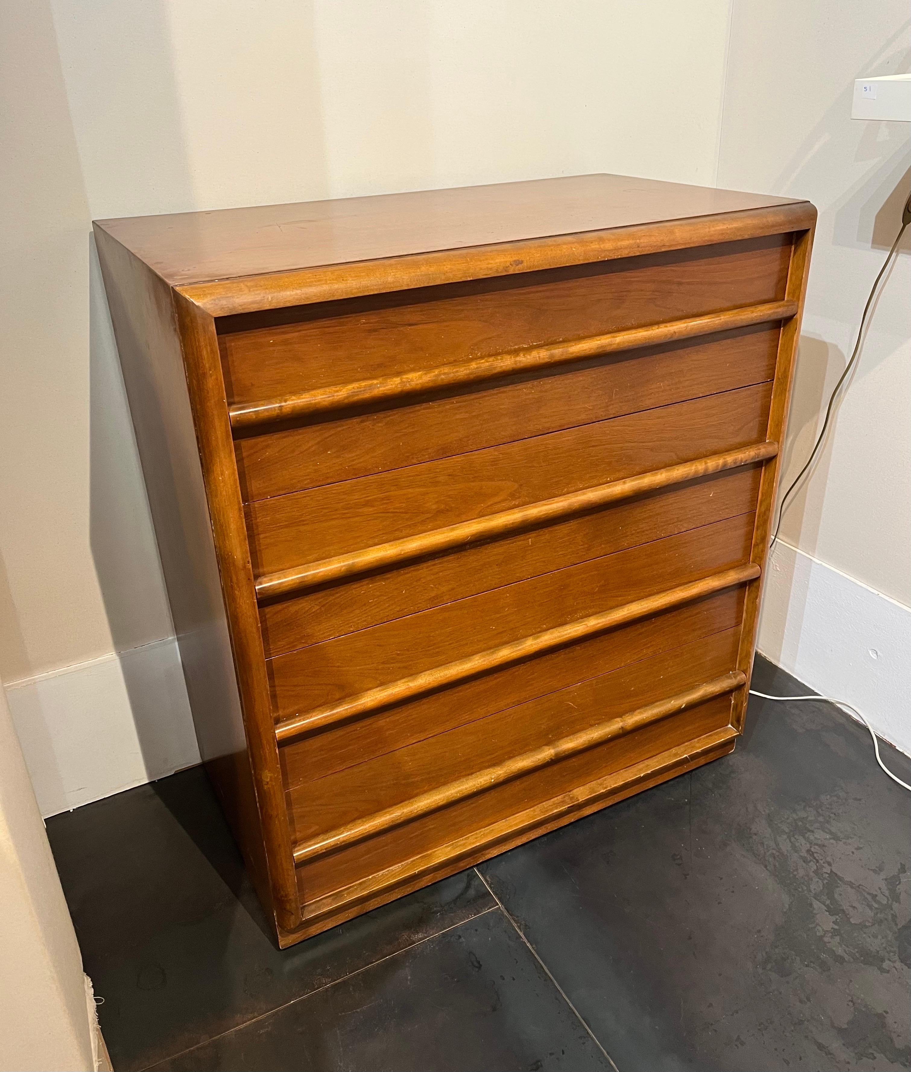Rare commode en bois par AT&T. CIRCA pour Widdicomb, États-Unis, vers 1950.
4 tiroirs.
Marques : widdicomb conçu par Robsjohn-Gibbings