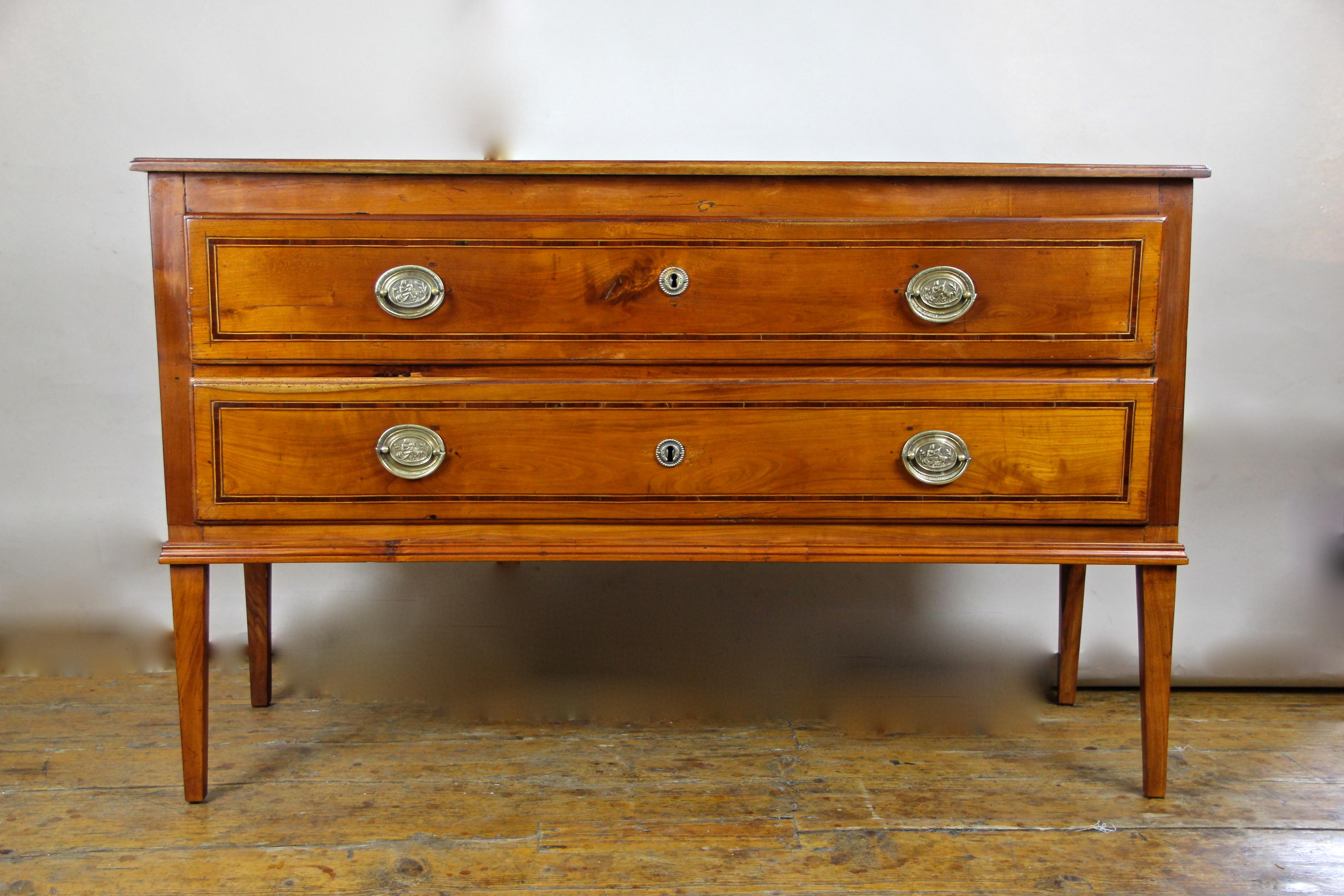 Late 18th century chest of drawers coming from Austria circa 1790, the so-called 