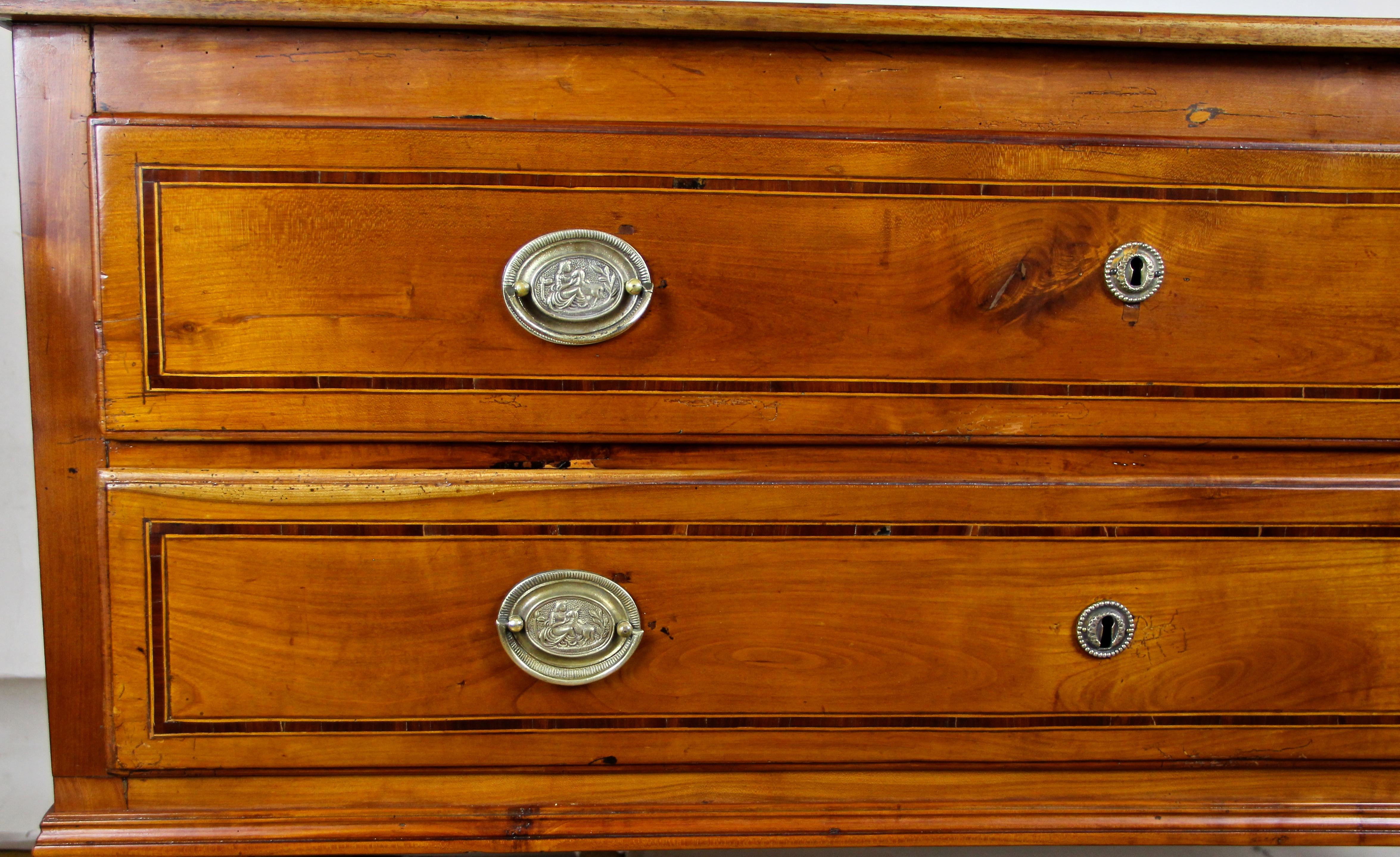 Chest of Drawers Cherrywood 18th Century Josephinism Period, Austria, circa 1790 In Good Condition In Lichtenberg, AT