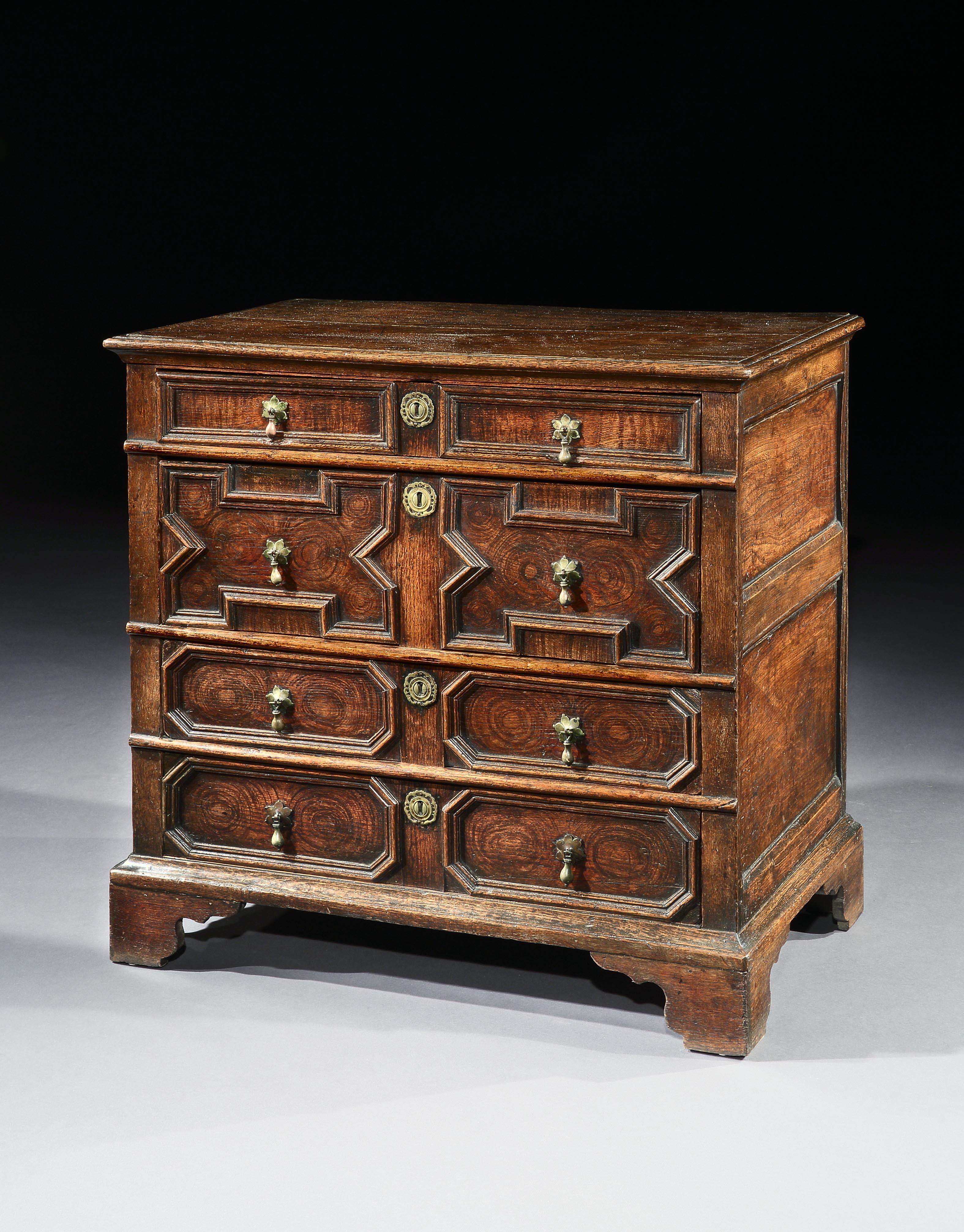 An exceptionally rare, English, vernacular 17th century elm chest of drawers with wood grain decoration imitating oyster veneers

Wood graining was used in elite interiors during the Baroque period at the end of the 17th primarily to give the