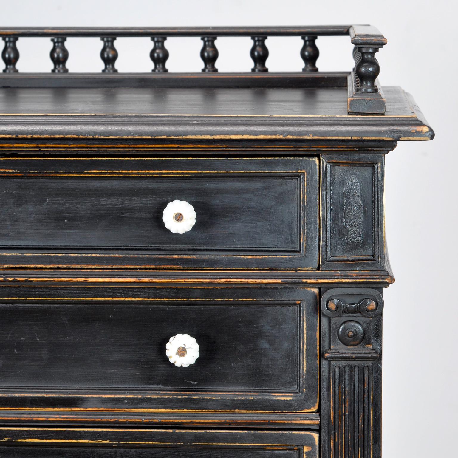 Chest Of Drawers, Circa 1910 For Sale 3