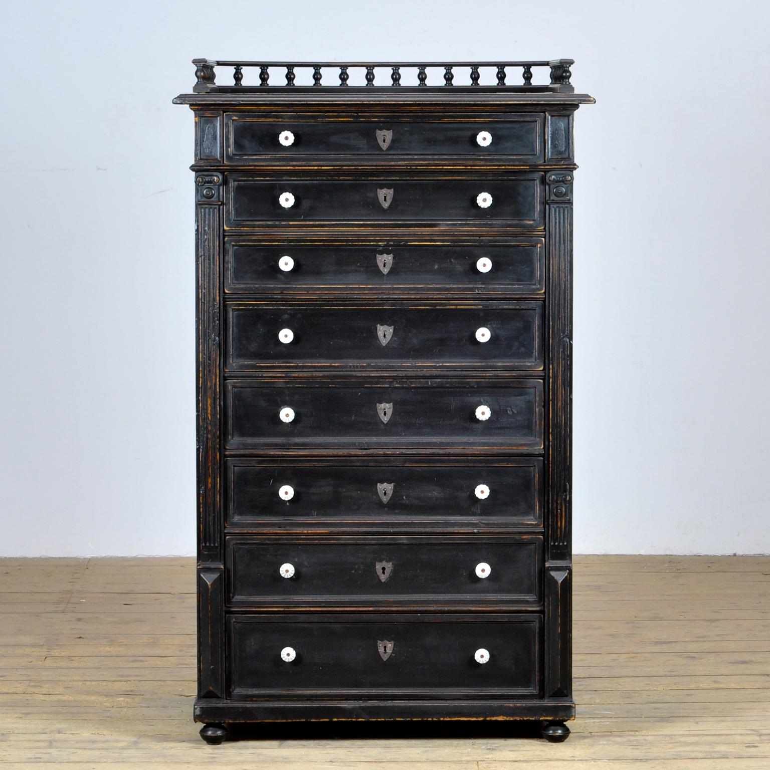 Chest of drawers with raised edge made in Hungary circa 1910. The cabinet is made of pine wood.
The cabinet has 8 drawers, all of which are made with dovetail connections. The drawers differ in height.
All fittings and knobs are original.