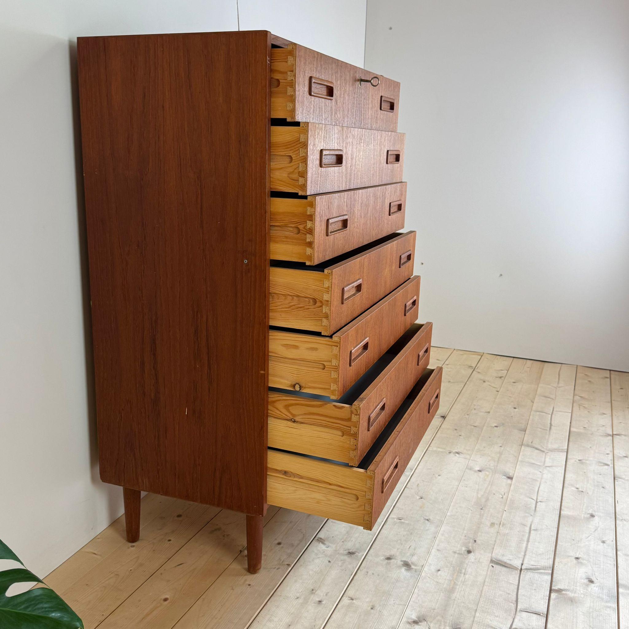 Veneer Chest of drawers, Denmark, 1960 For Sale