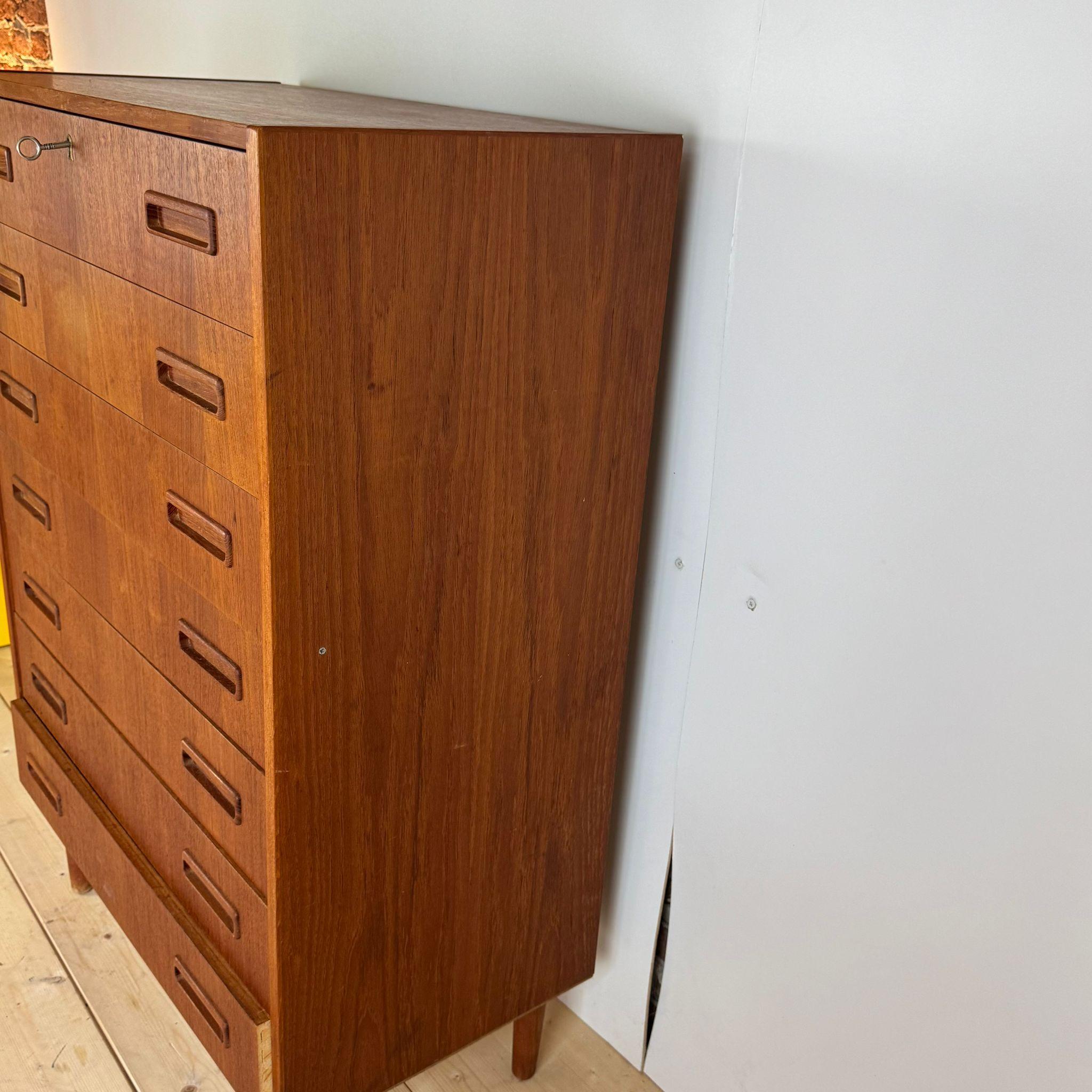 Teak Chest of drawers, Denmark, 1960 For Sale