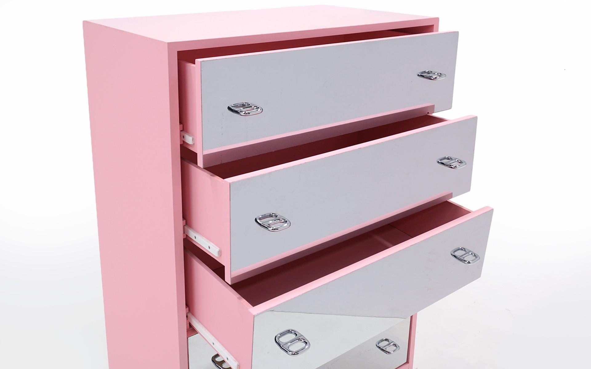 Americano Cassettiera con frontali riflettenti e custodia rosa. in vendita