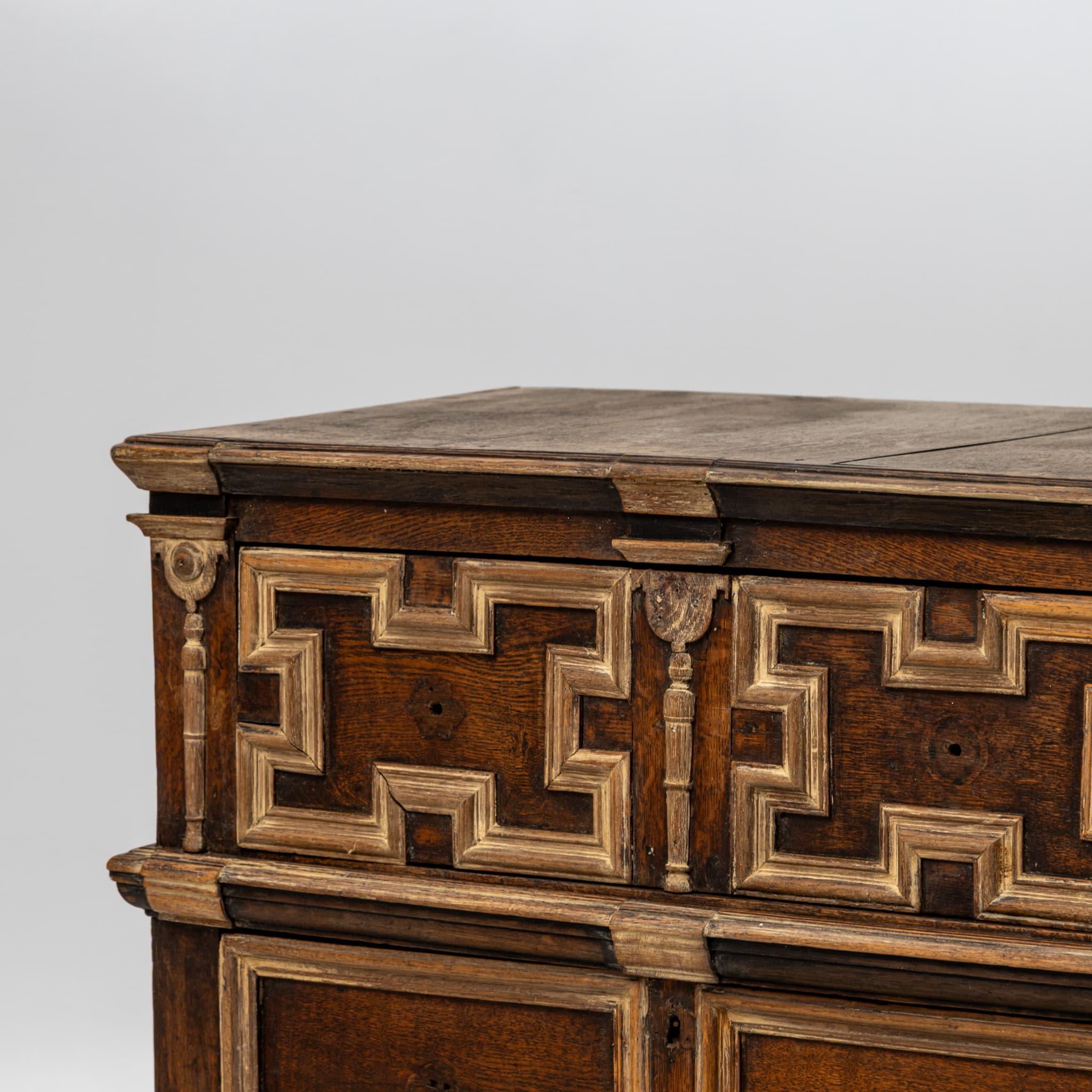 Chest of Drawers, England, 18th Century For Sale 4