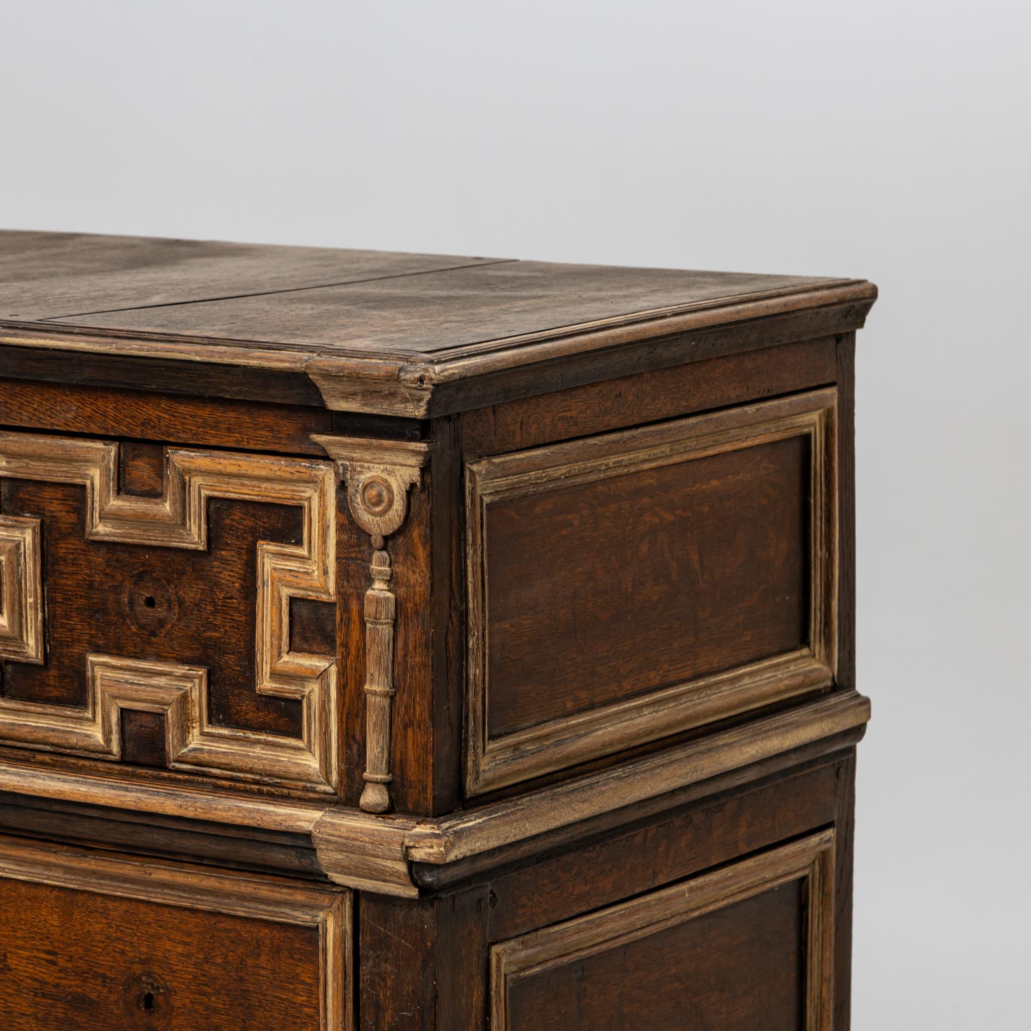 Chest of Drawers, England, 18th Century For Sale 5