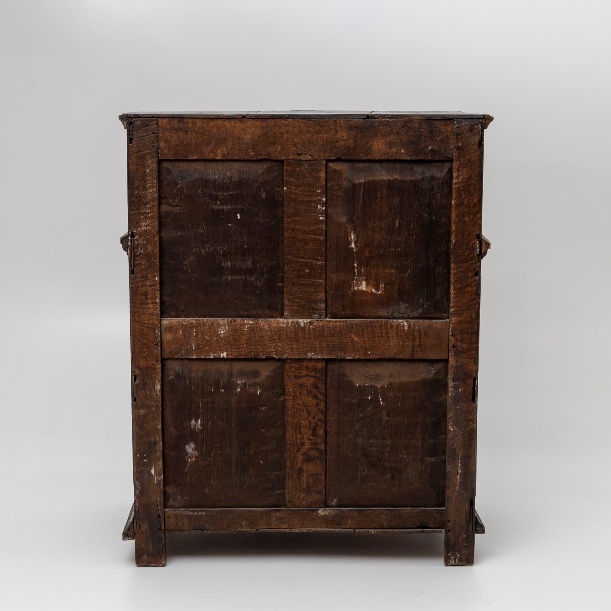 Chest of Drawers, England, 18th Century For Sale 6
