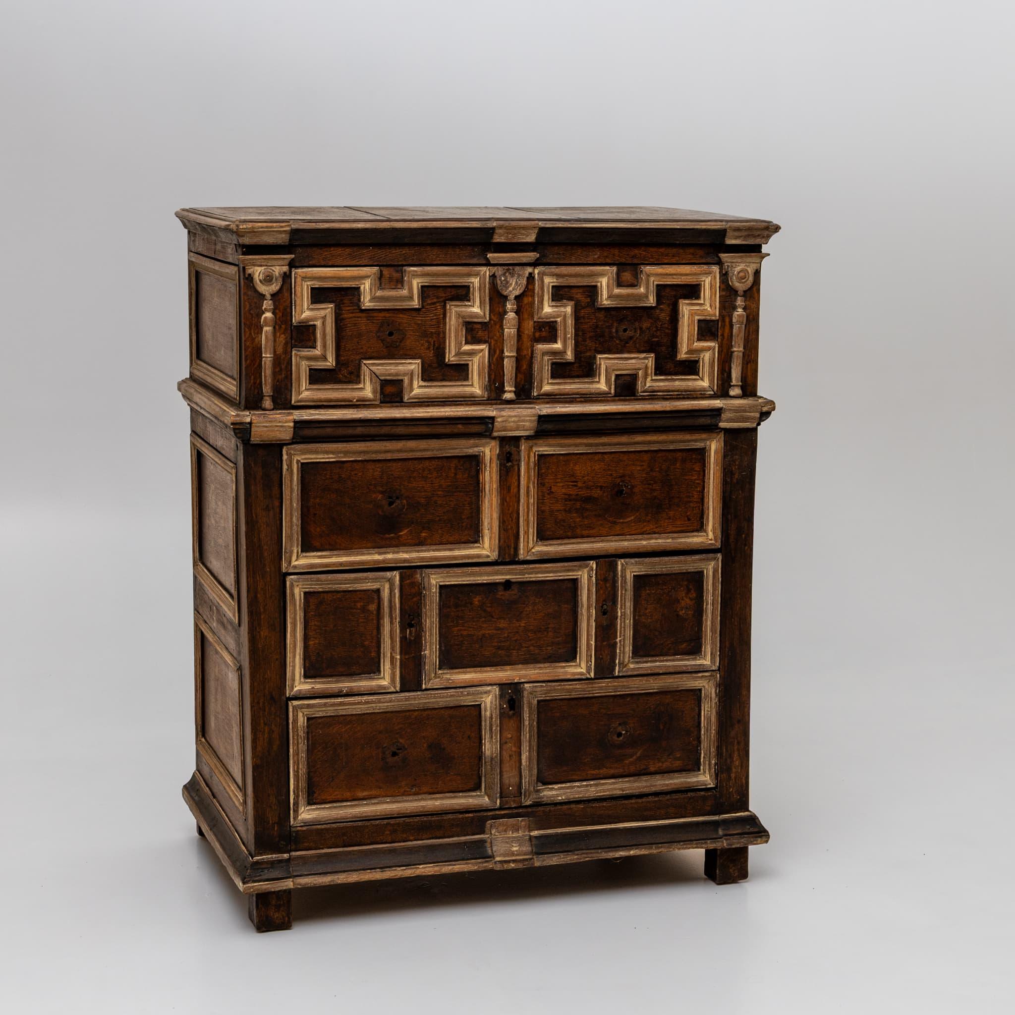 Chest of Drawers, England, 18th Century In Good Condition For Sale In Greding, DE