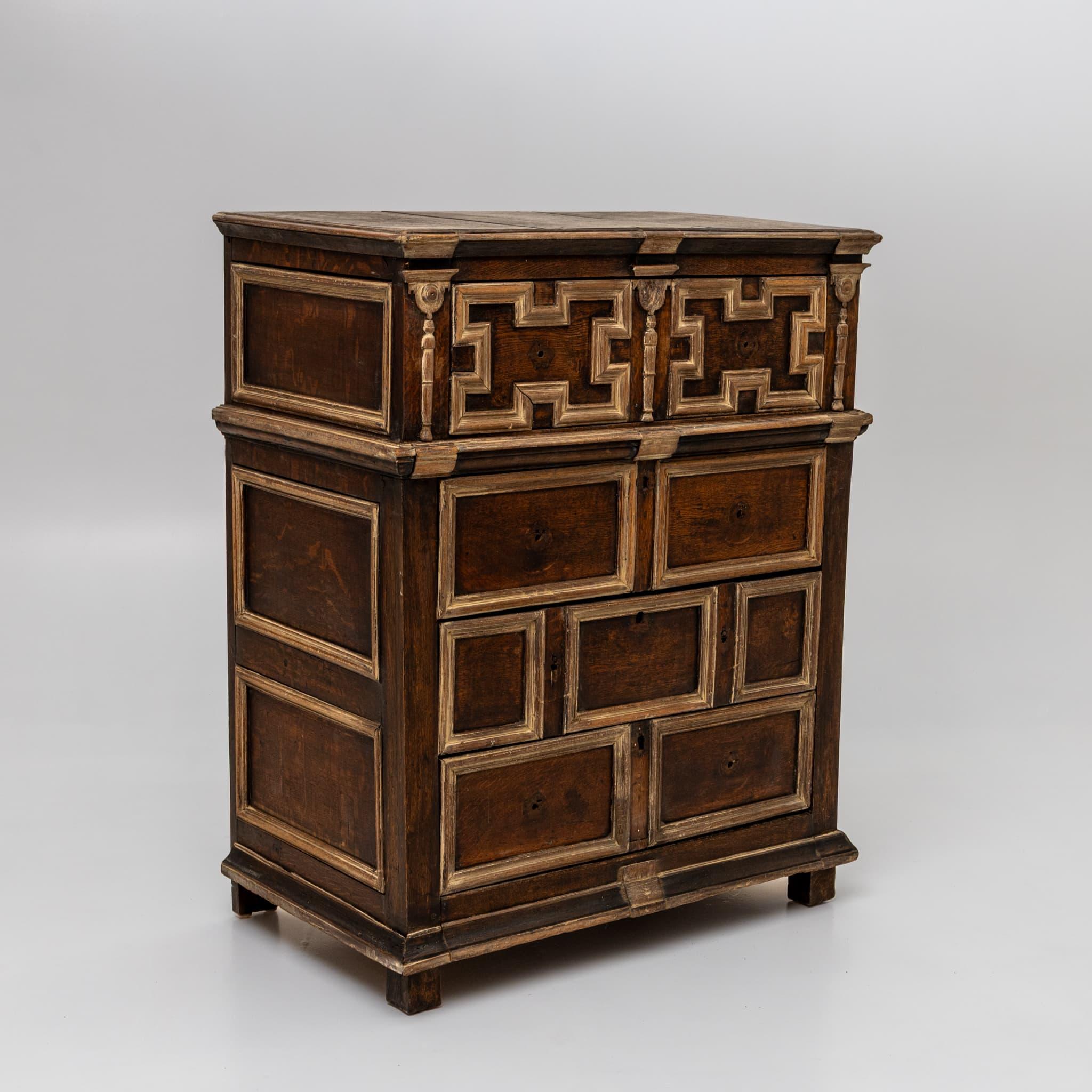 18th Century and Earlier Chest of Drawers, England, 18th Century For Sale