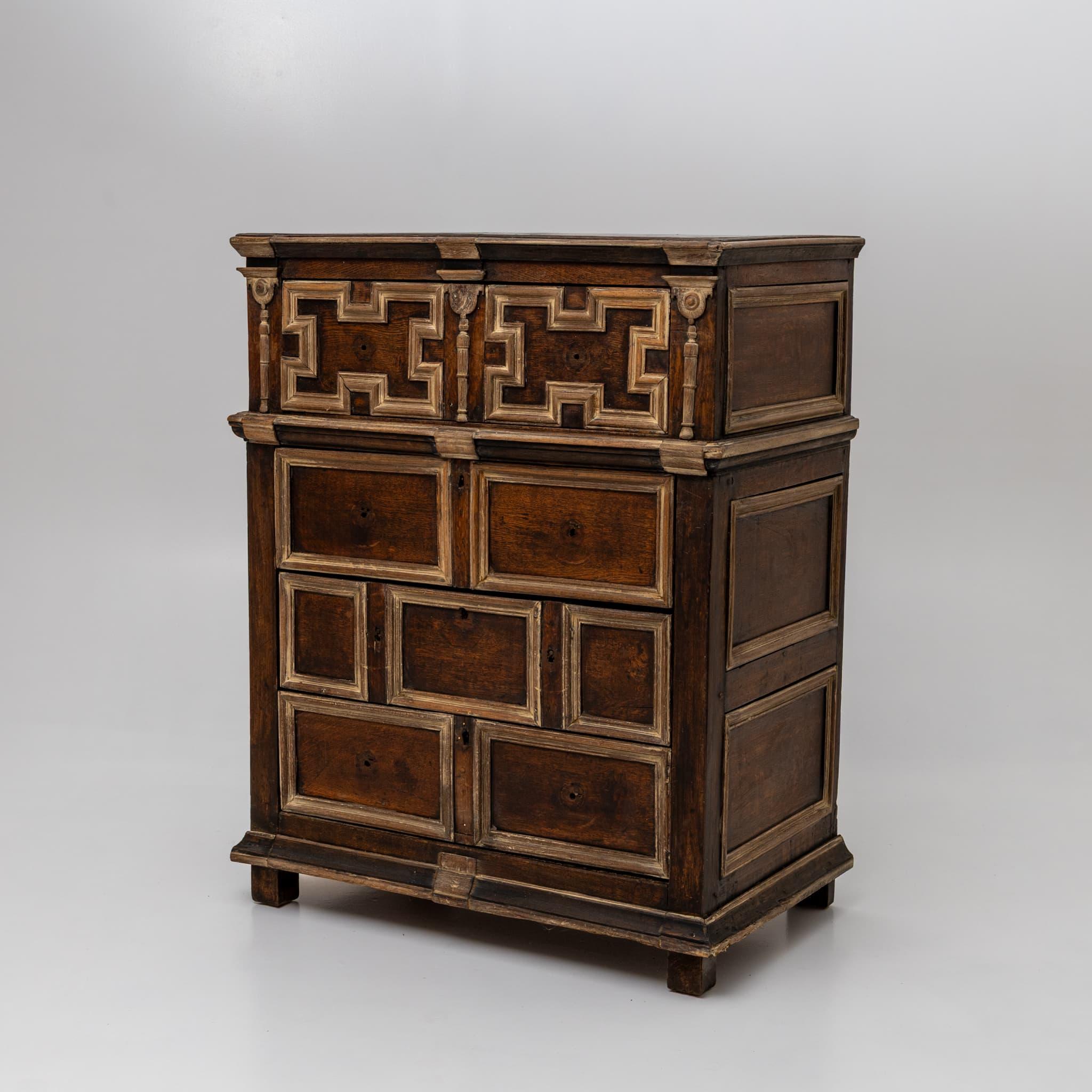Wood Chest of Drawers, England, 18th Century For Sale