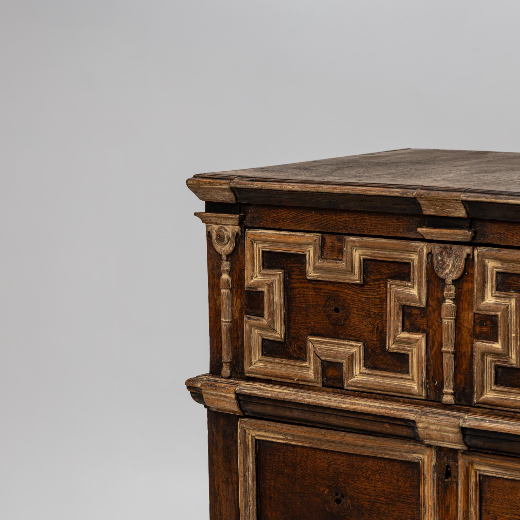 Chest of Drawers, England, 18th Century For Sale 1