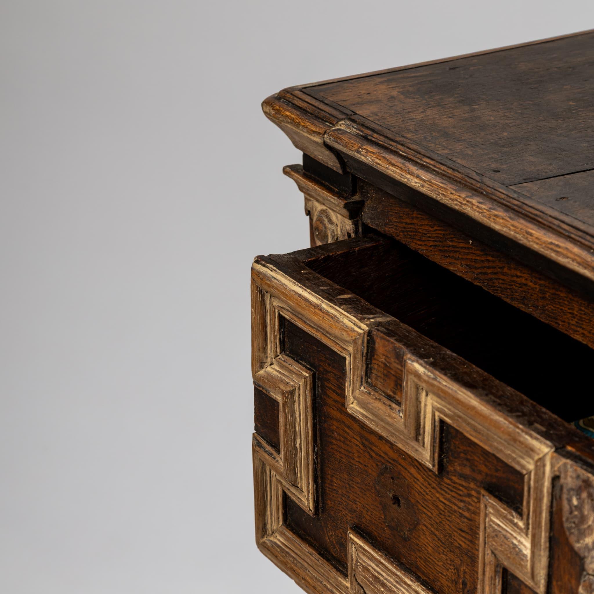 Chest of Drawers, England, 18th Century For Sale 2