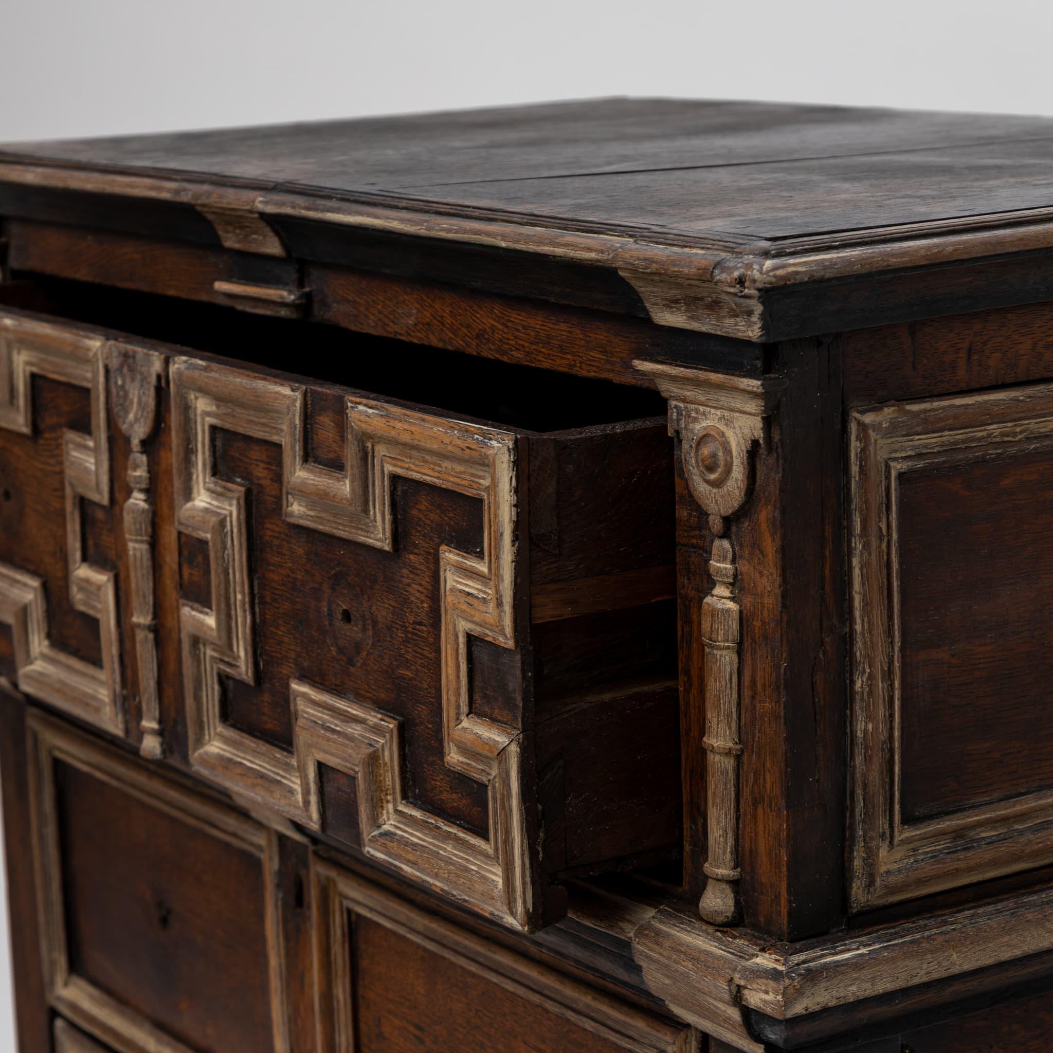 Chest of Drawers, England, 18th Century For Sale 3