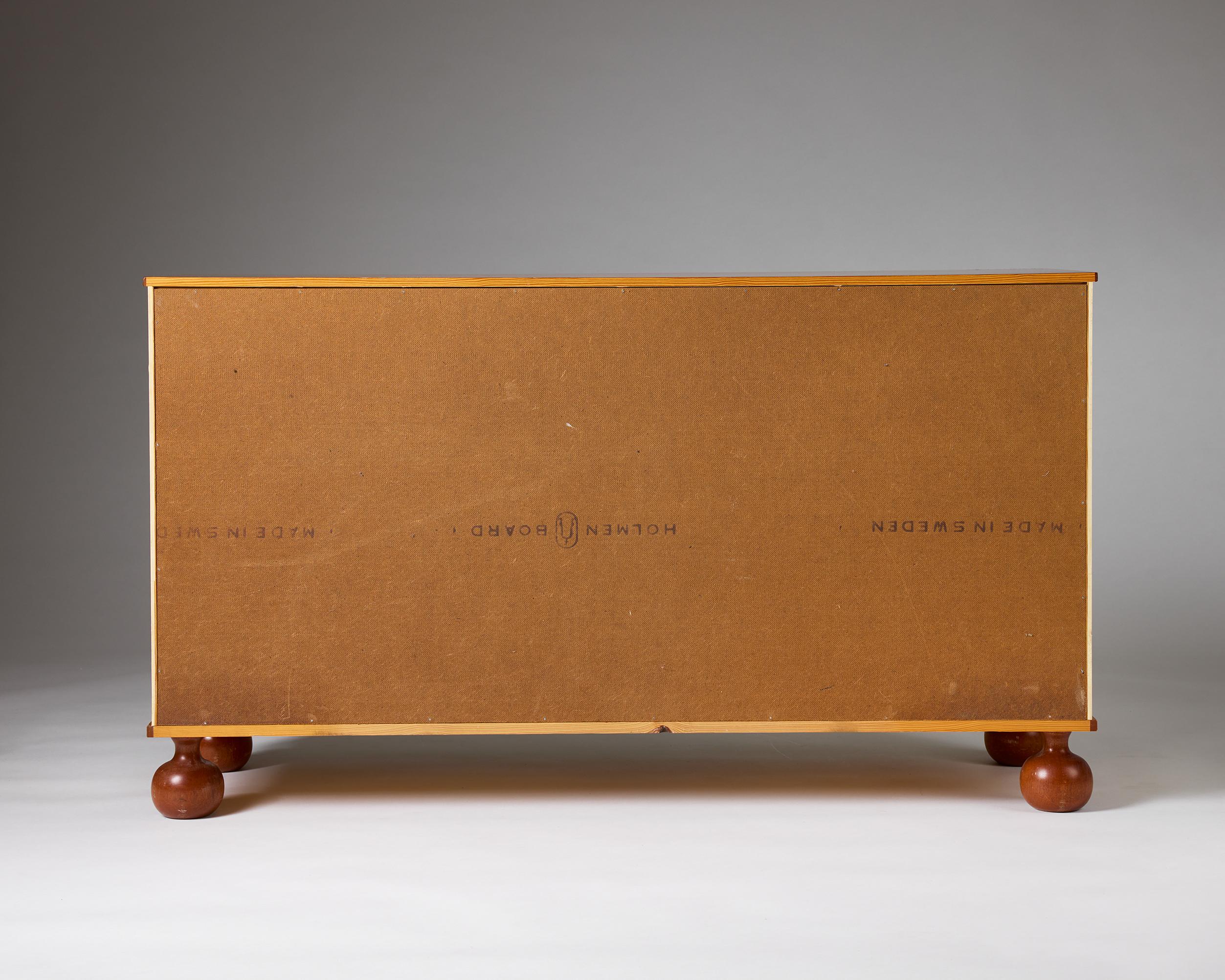 Chest of drawers 'Flora' model 1050 designed by Josef Frank for Svenskt Tenn For Sale 3