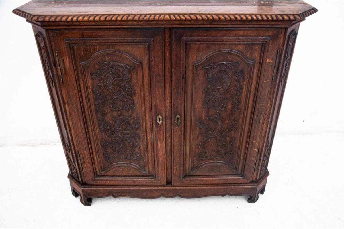 Oak Chest of drawers, France, circa 1880. For Sale