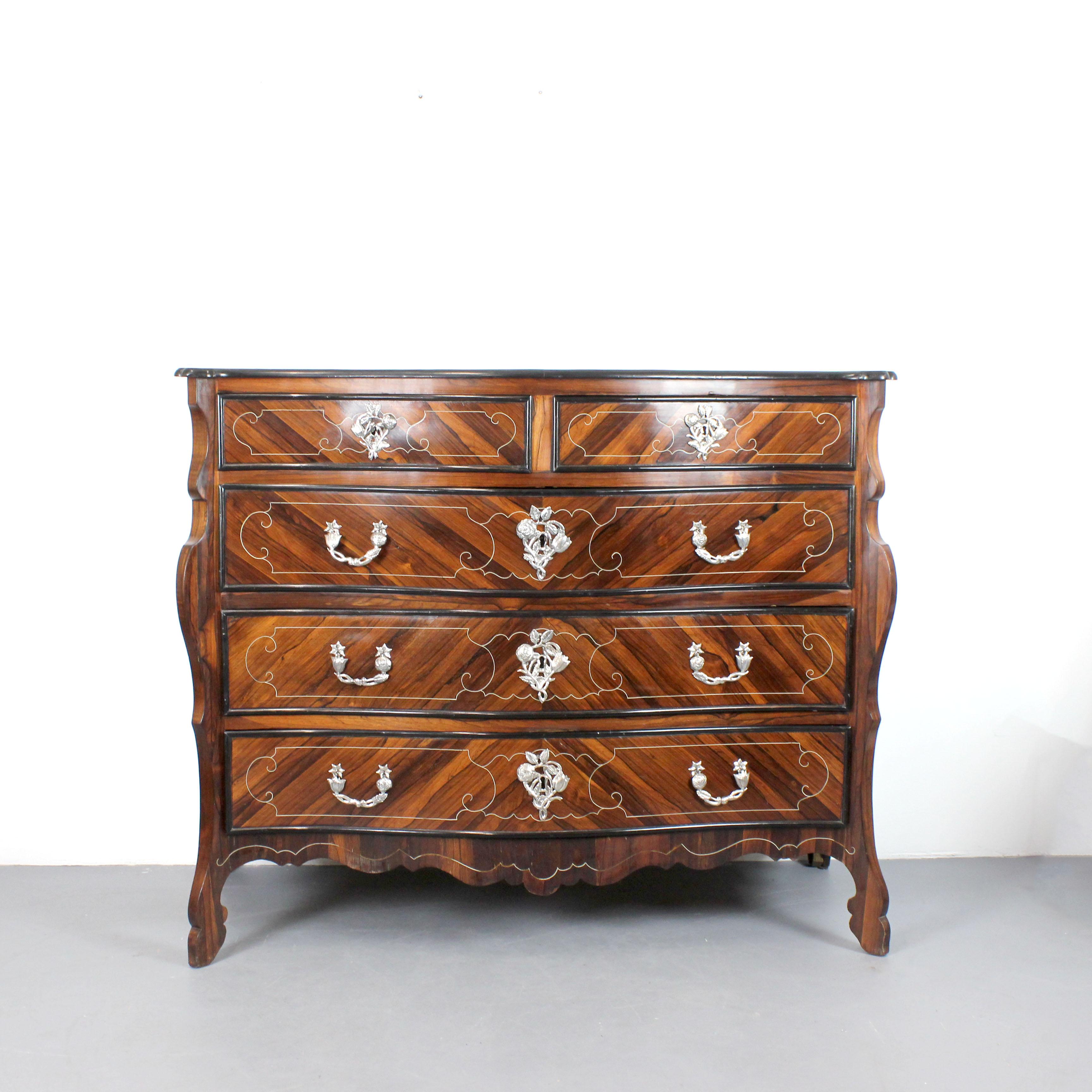 Chest of drawers with a pine frame veneered with rosewood, inlaid bone thread decoration and embossed silver fittings - Mallorca (Spain) - 2nd half of the 18th century