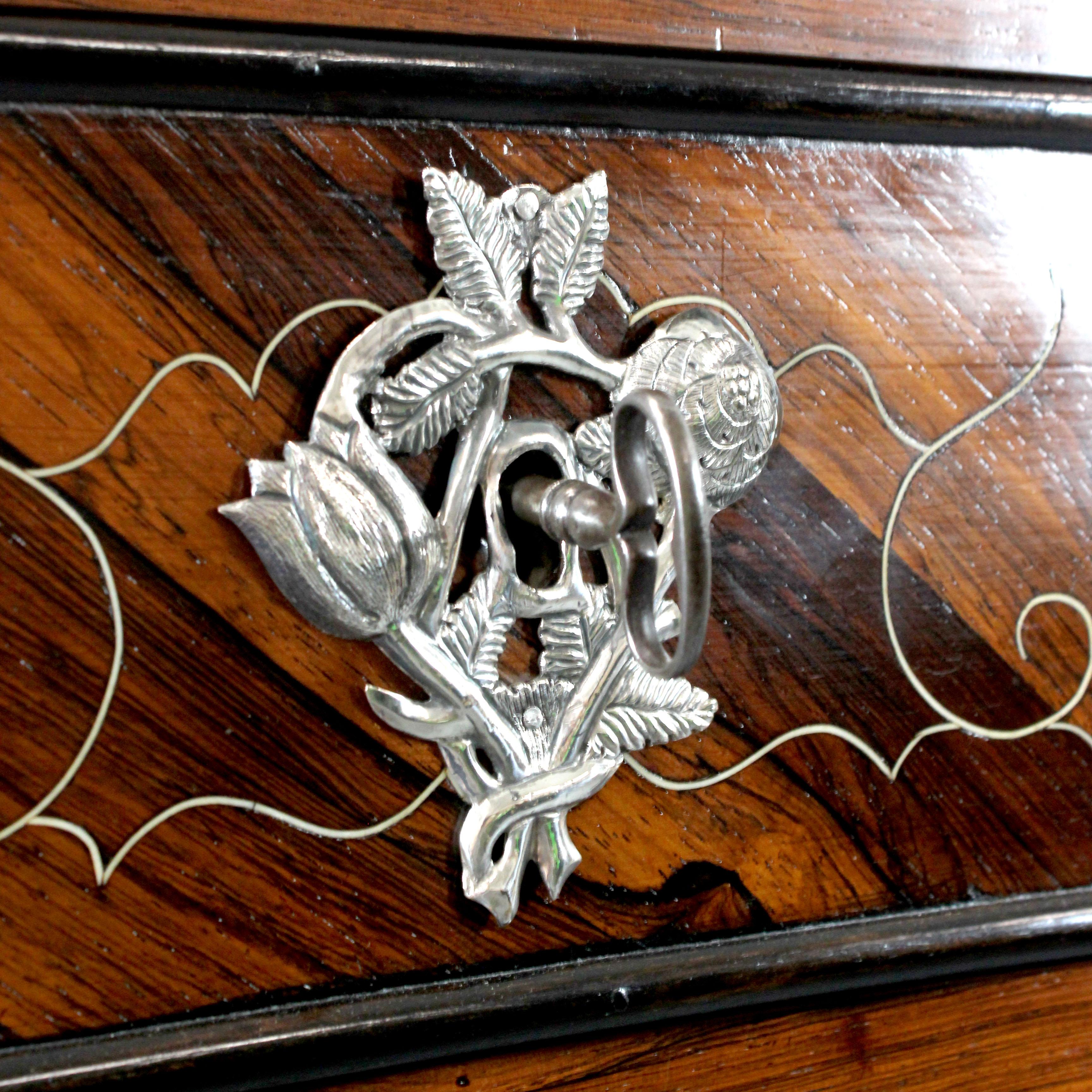 Spanish Chest of drawers. From Mallorca, Spain; second half of the 18th century. For Sale