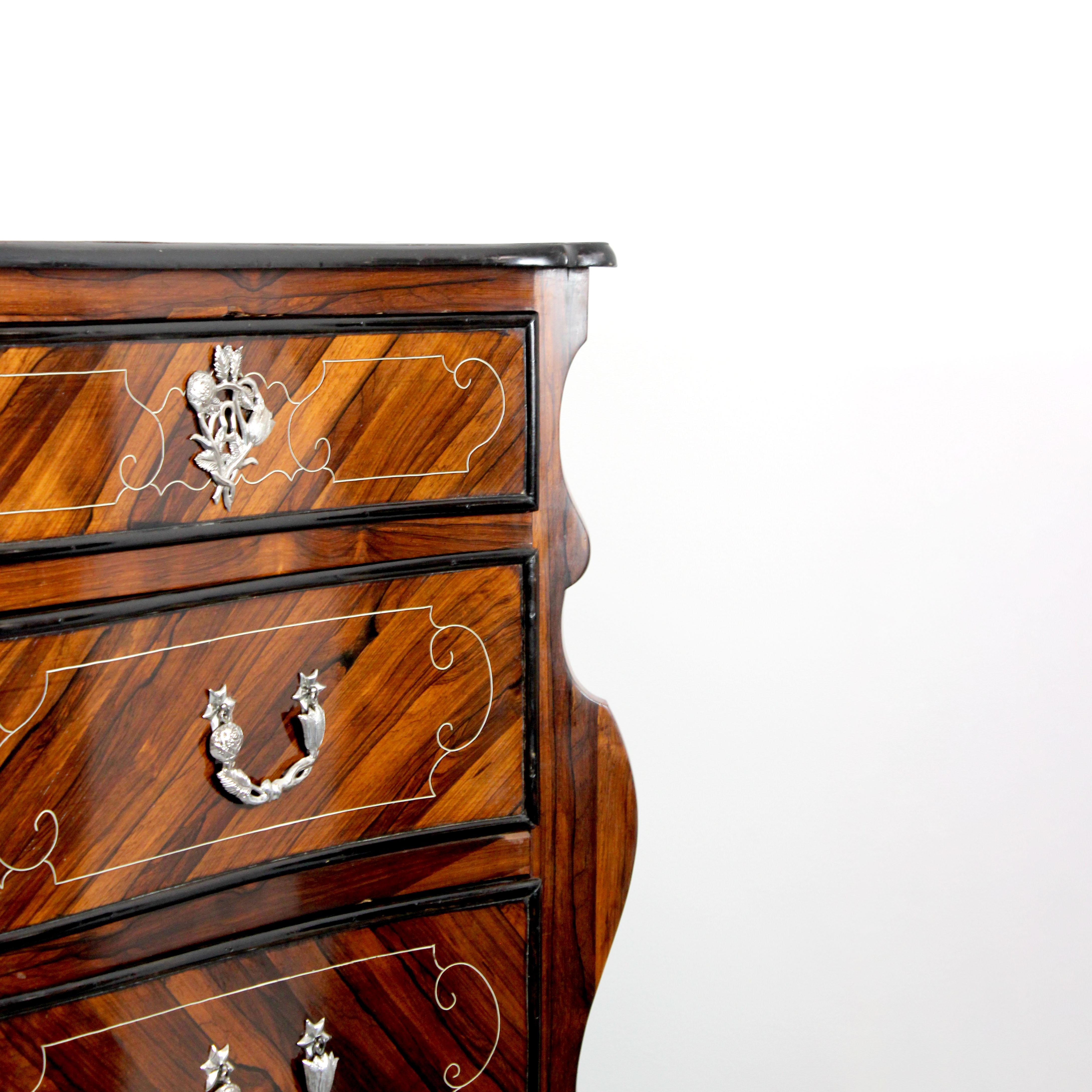 Mid-18th Century Chest of drawers. From Mallorca, Spain; second half of the 18th century. For Sale