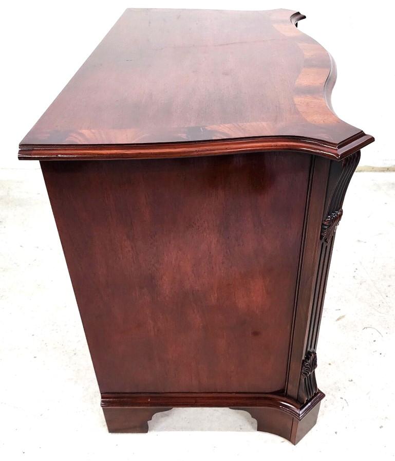 Chest of Drawers Georgian Mahogany Serpentine by Henredon 1