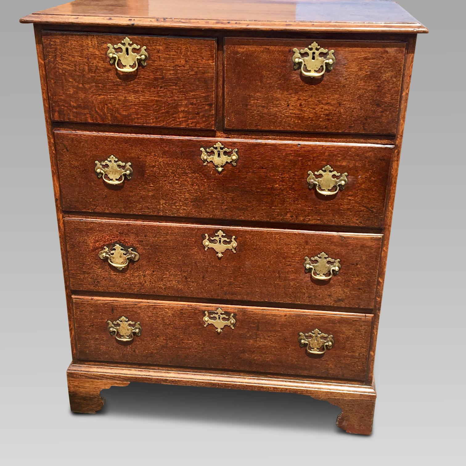 Chest of Drawers, Georgian Oak English, circa 1790 In Fair Condition For Sale In Honiton, Devon