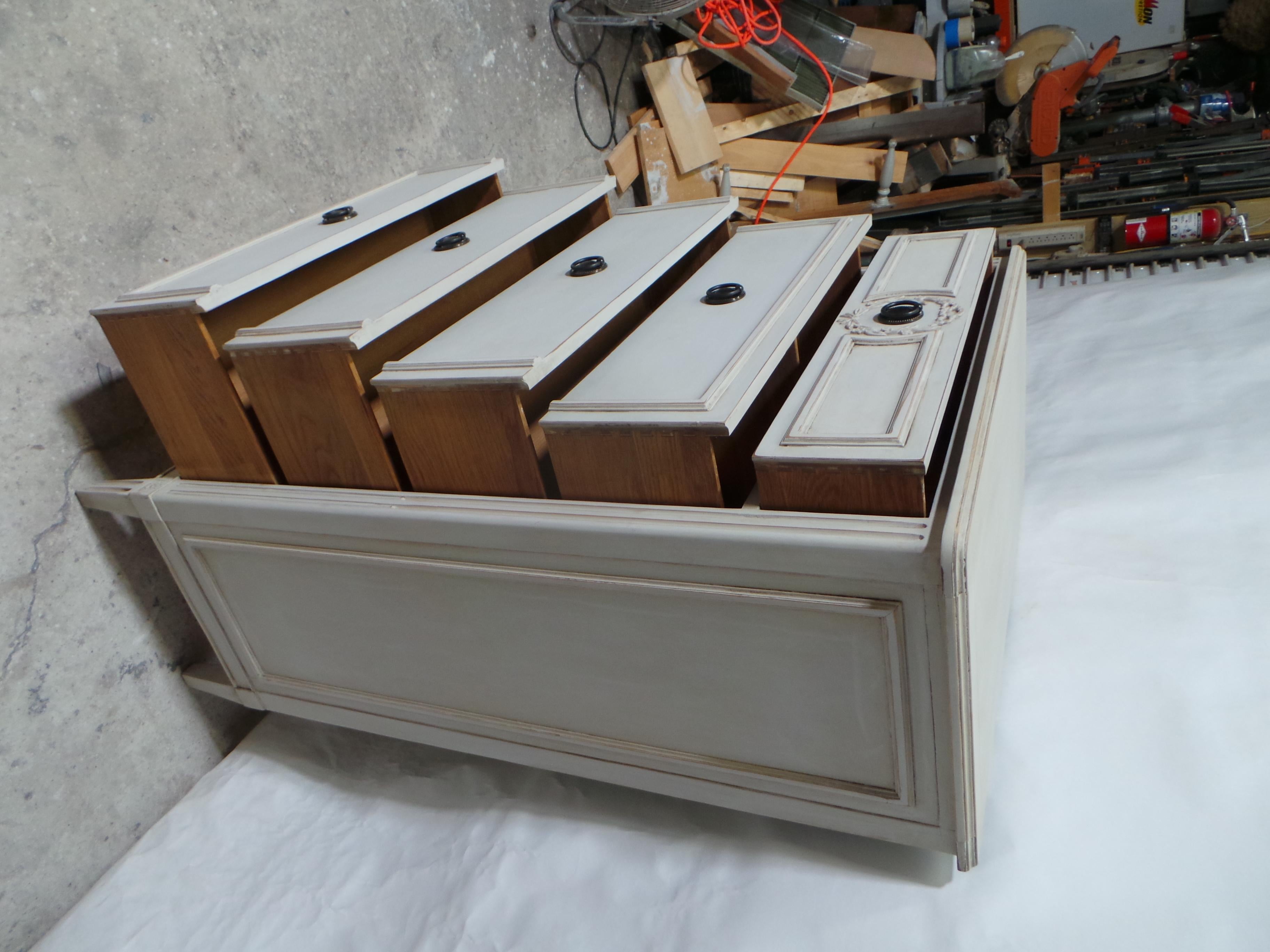 Svedese Cassettiera in stile gustaviano in vendita