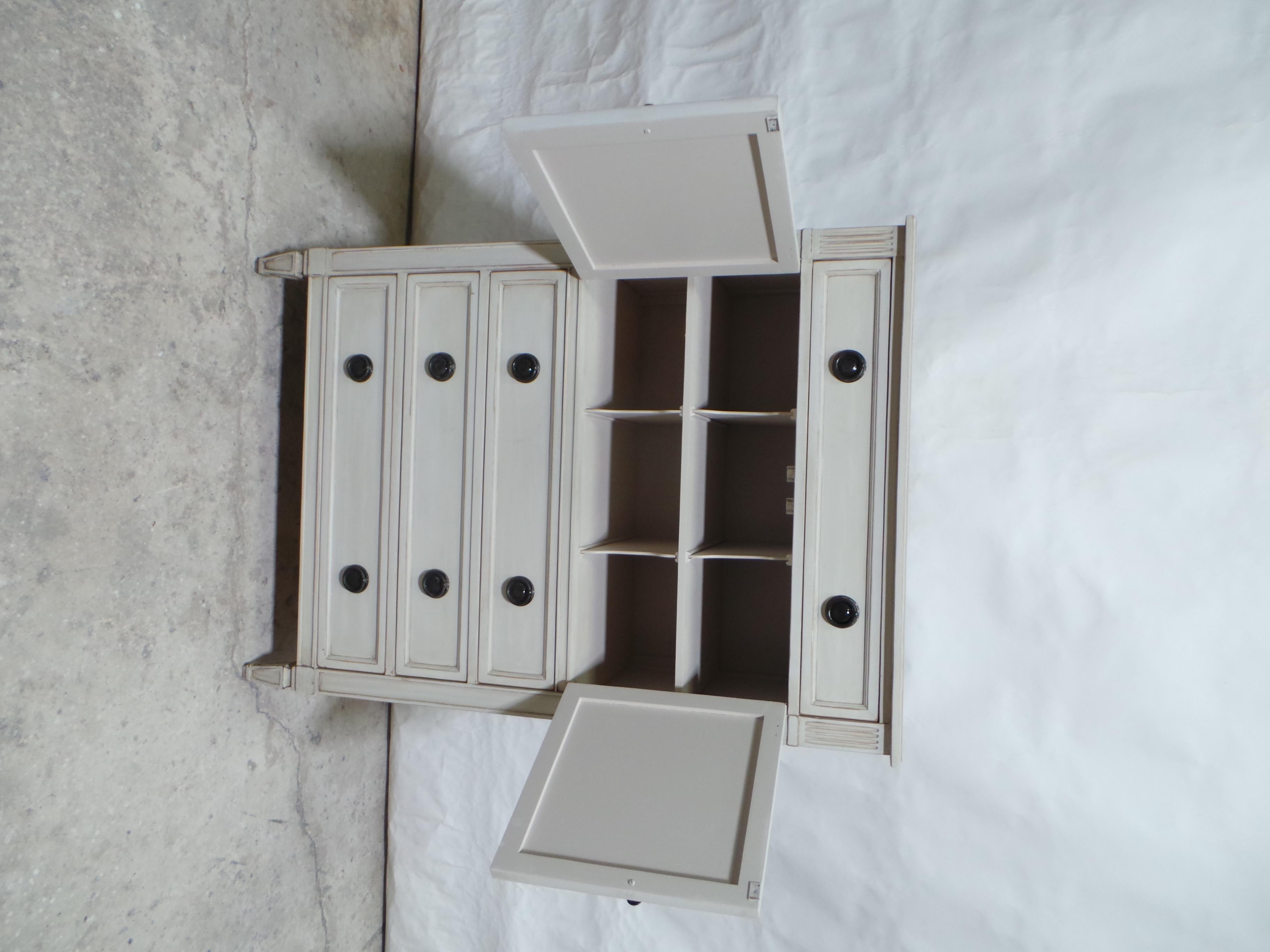 Legno Cassettiera in stile gustaviano in vendita