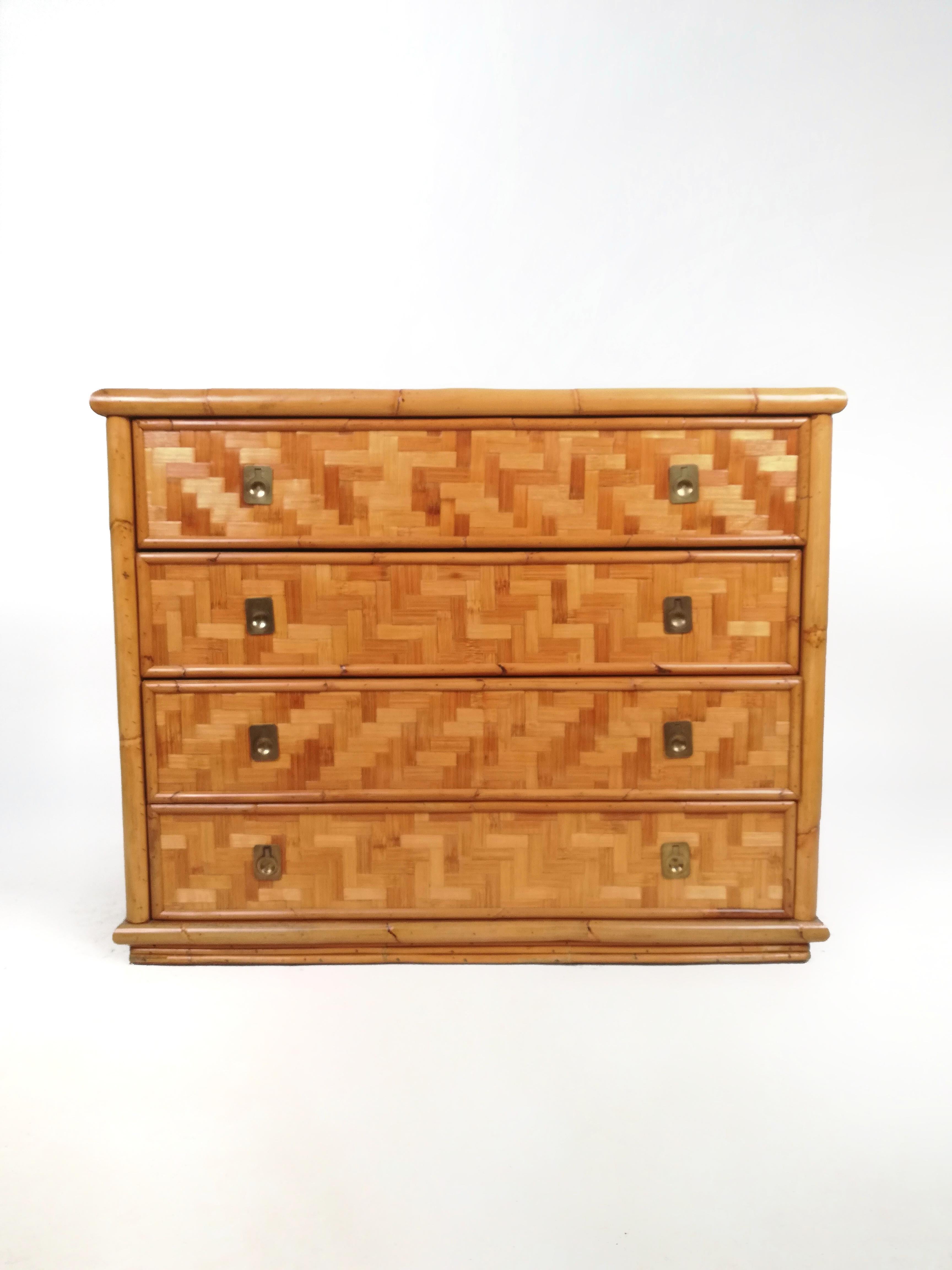 Vintage Chest of Drawers in the Riviera style, made in beech wood and covered by a thick weave of bamboo fiber profiled, solid rush and brass handles.
It was made in Italy and most probably by Dal Vera, between 1960 and 1970.
The chest of drawers