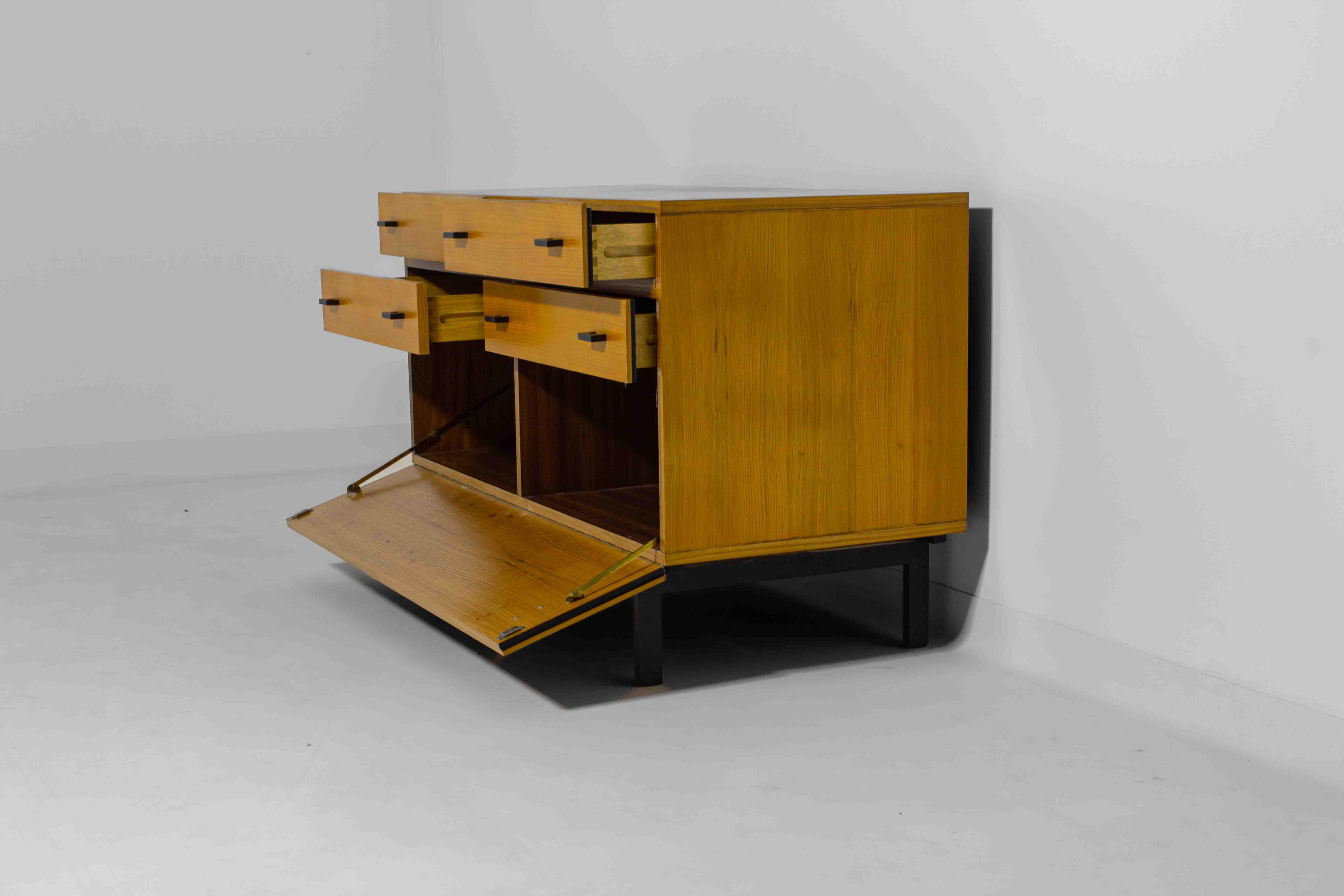 Commode en bois de hêtre par Roger de Winter, Belgique, années 1960 en vente 3