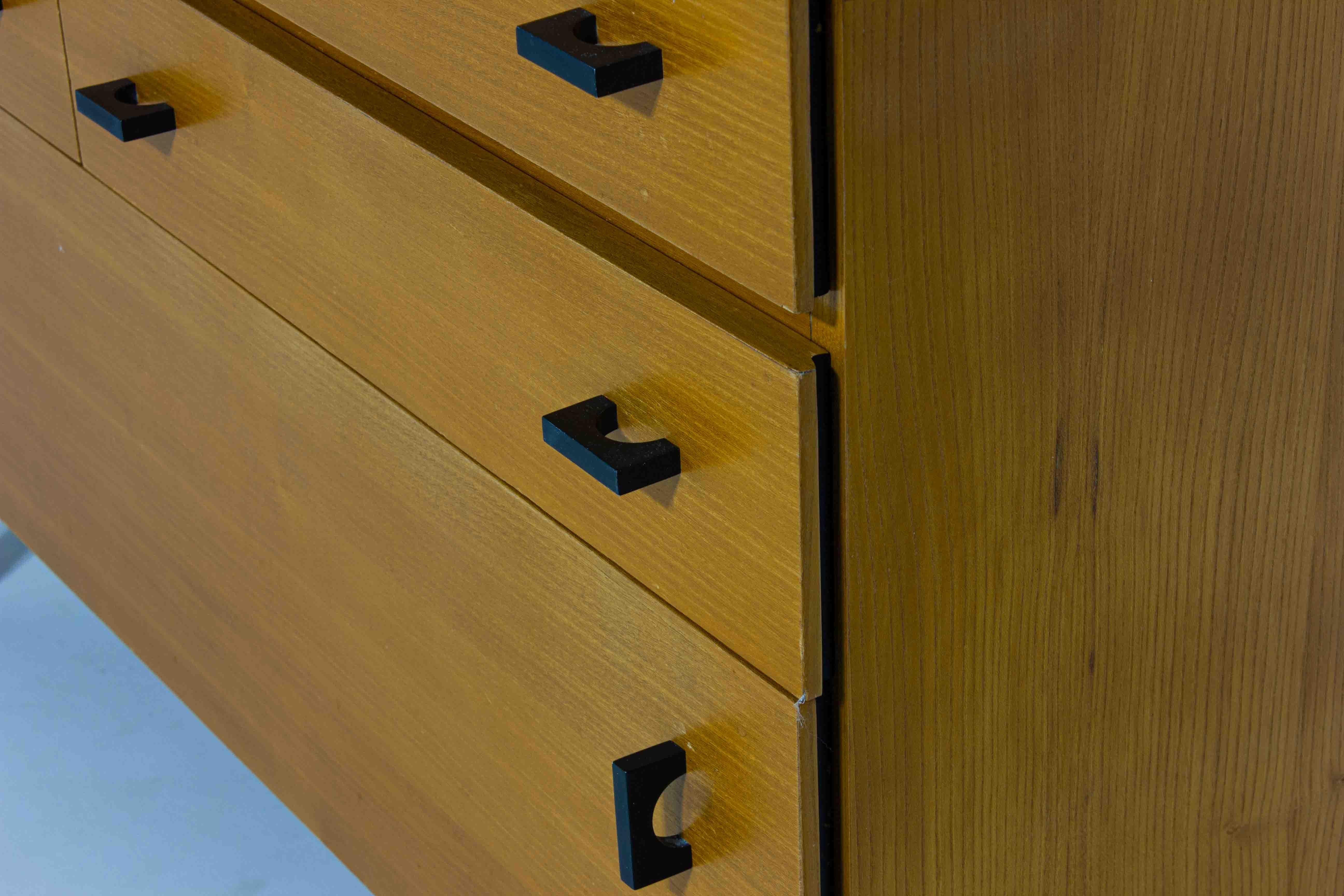 Commode en bois de hêtre par Roger de Winter, Belgique, années 1960 en vente 5