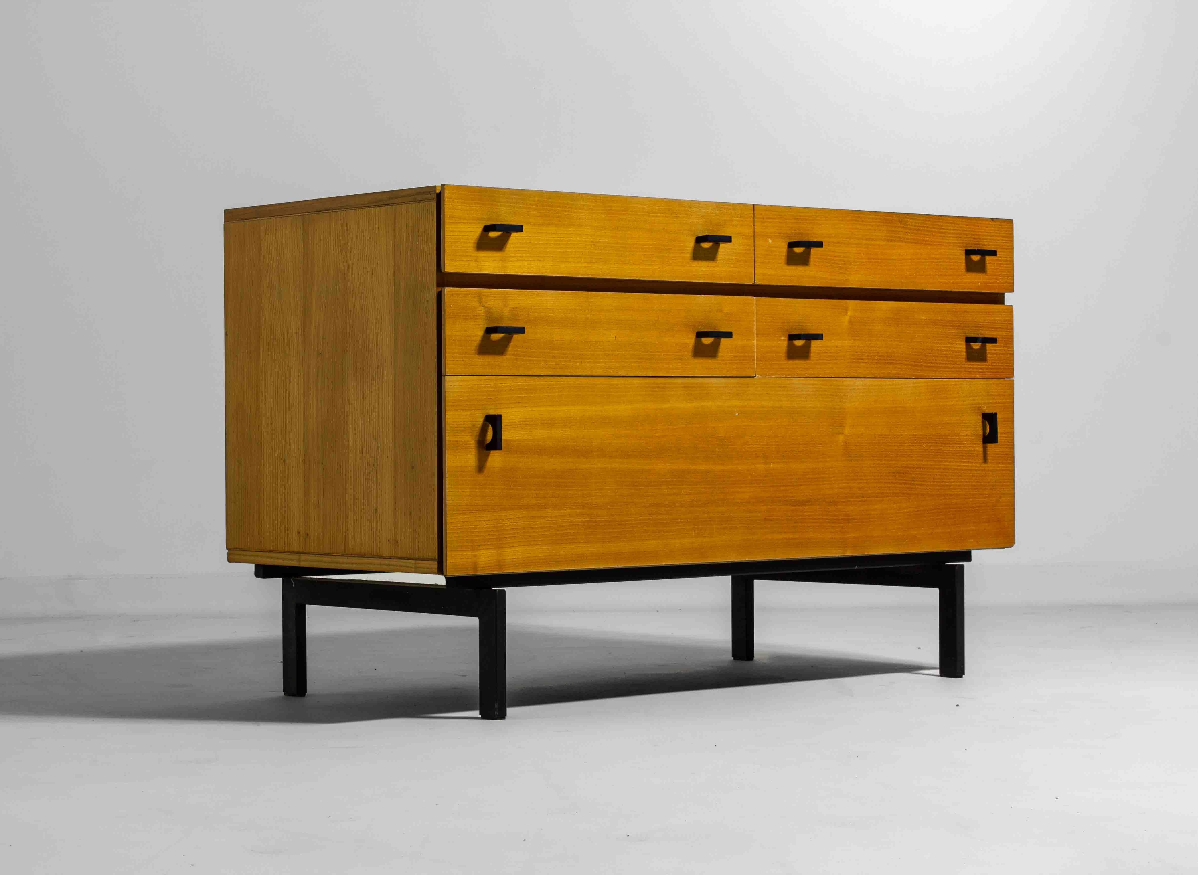 Commode en bois de hêtre par Roger de Winter, Belgique, années 1960 Bon état - En vente à Antwerpen, VAN