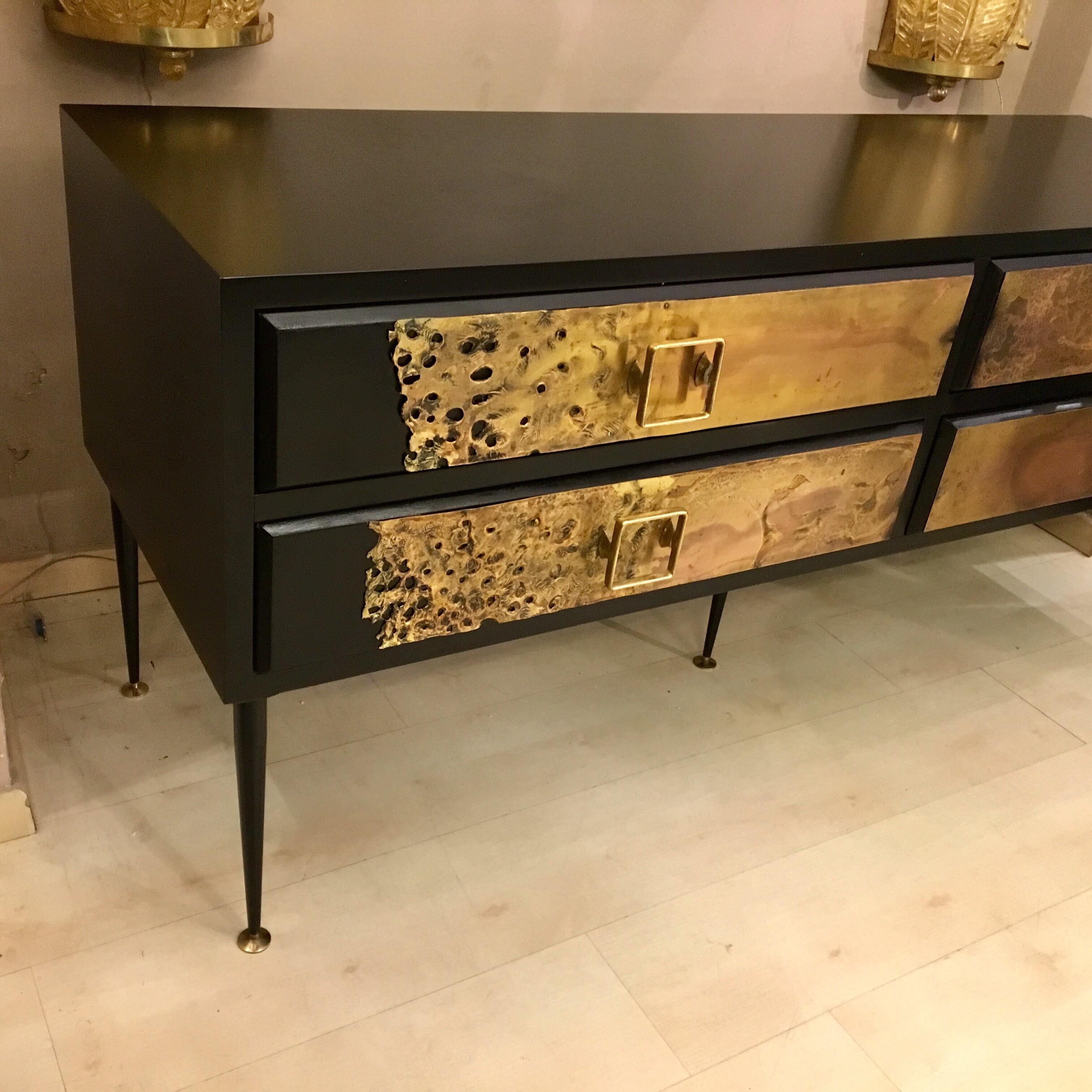Chest of Drawers in Black Lacquered Wood Drawers with Brass Sculpture, 1970 1