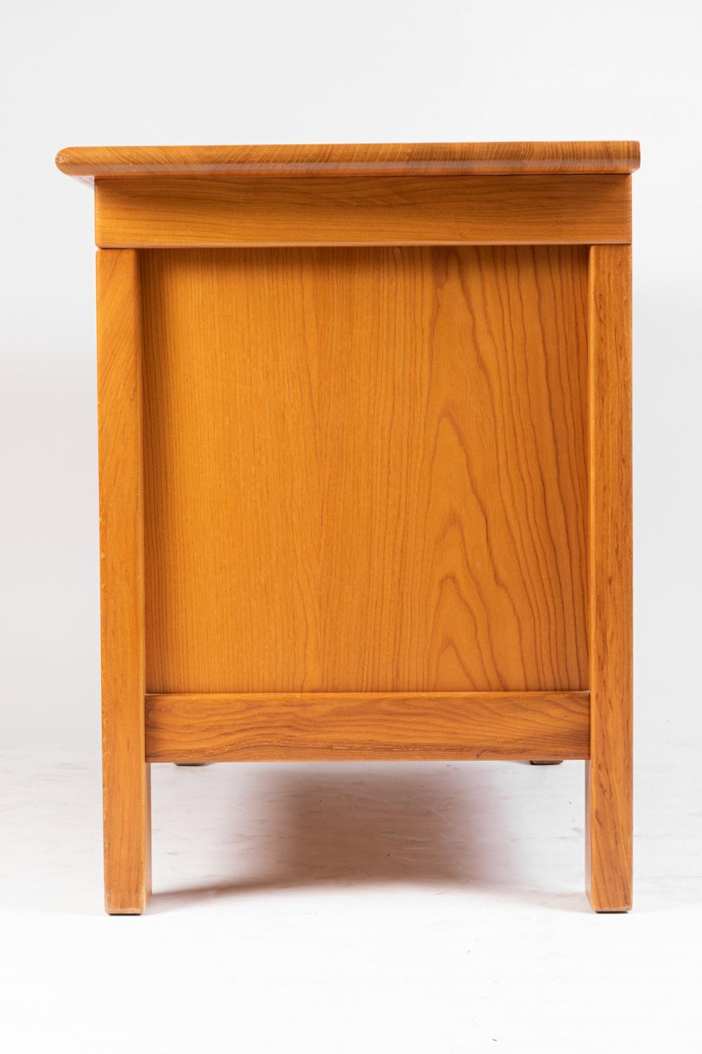 Mid-20th Century Chest of Drawers in Elm, 1960s For Sale