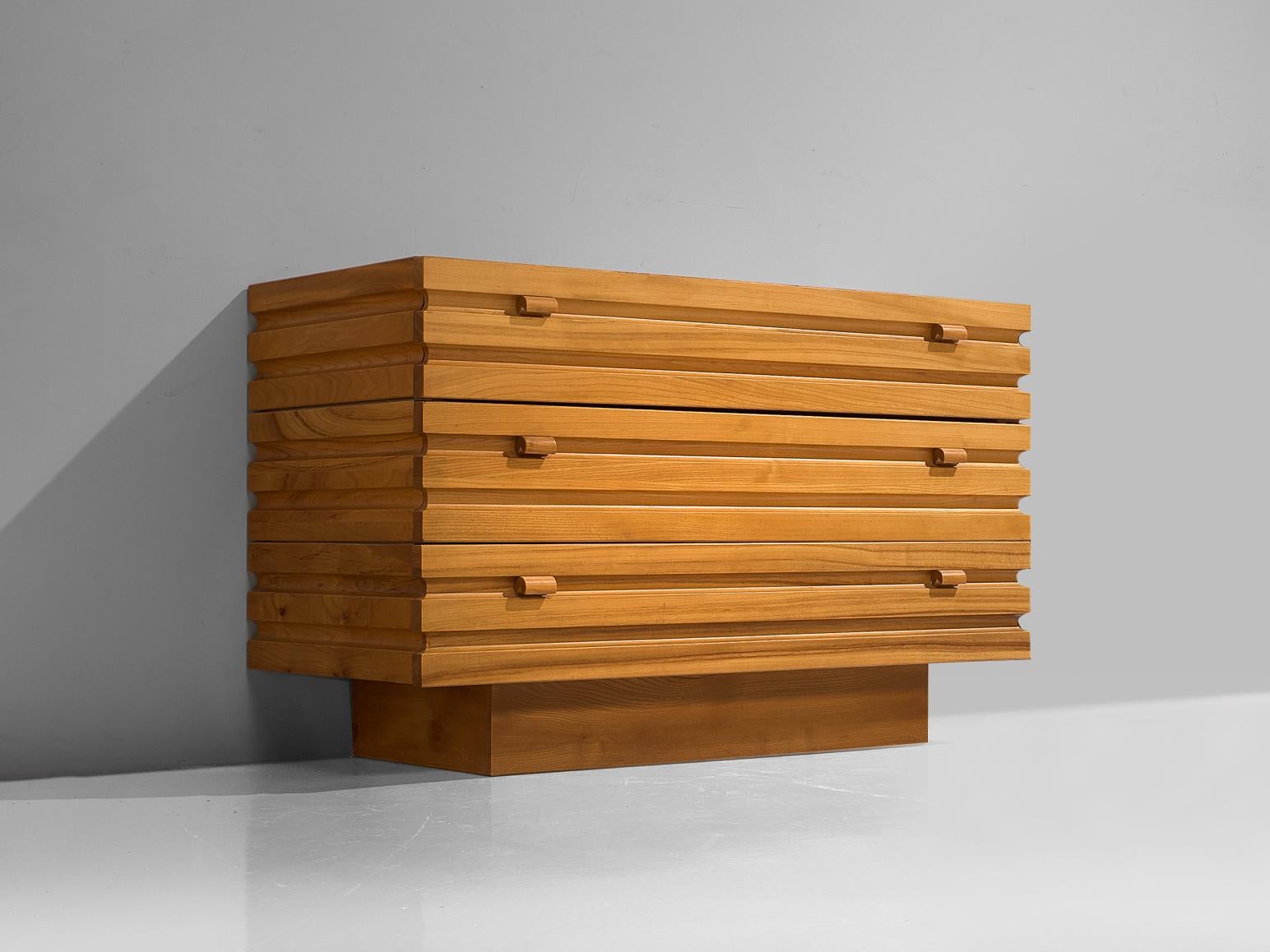 Chest of Drawers in Elm by Maison Regain  In Good Condition For Sale In Waalwijk, NL