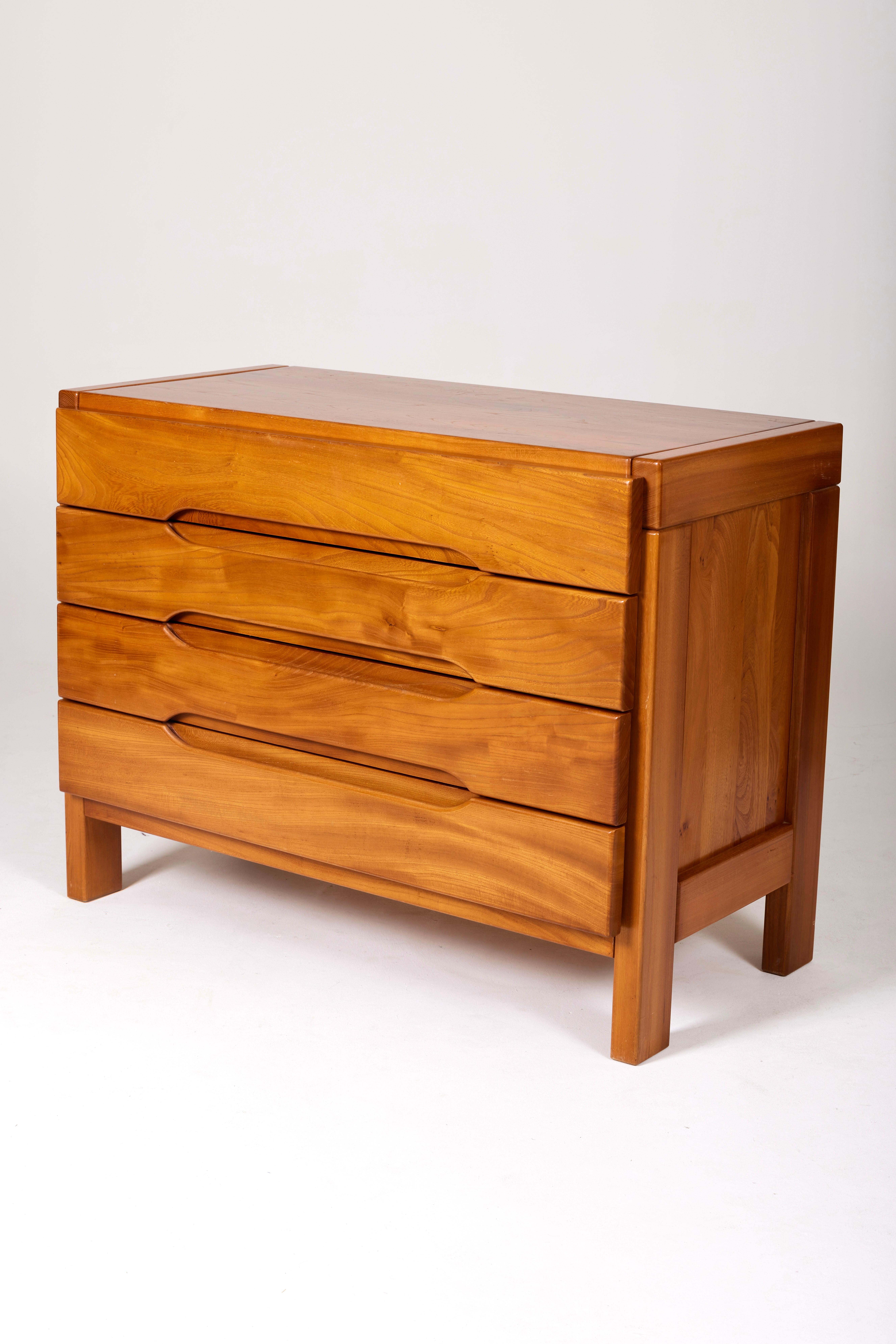 Elmwood dresser from Maison Regain, dating from the 1960s. The dresser has 4 drawers and can be paired with furniture by Pierre Chapo, Charlotte Perriand, or Christian Durupt. In very good condition.
LP1181