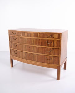 Kommode aus geflammtem Nussbaum und Messing von Ole Wanscher aus den 1940er Jahren