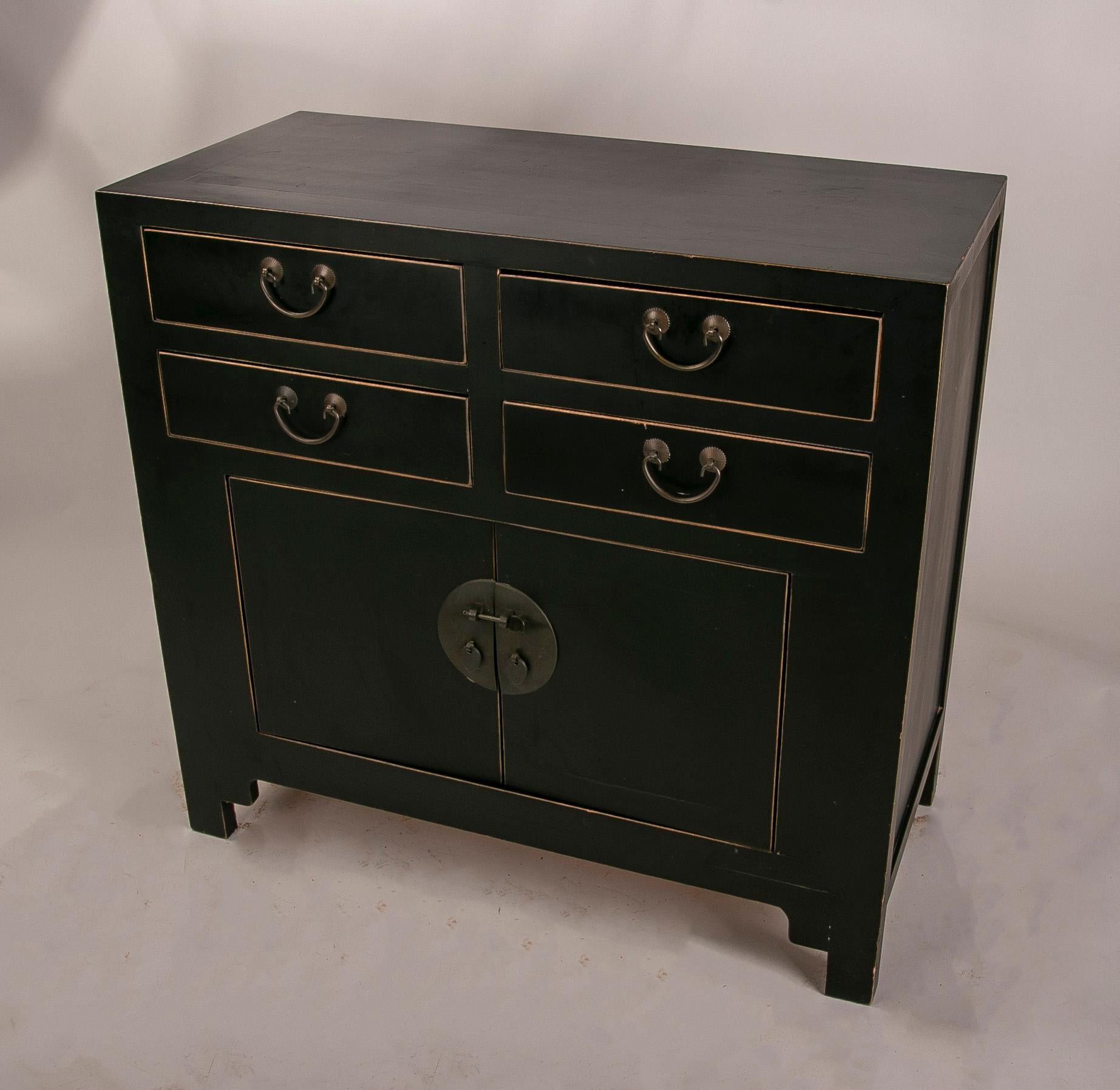 Chest of Drawers in Lacquered Wood with Drawers and Metal Pulls For Sale 1