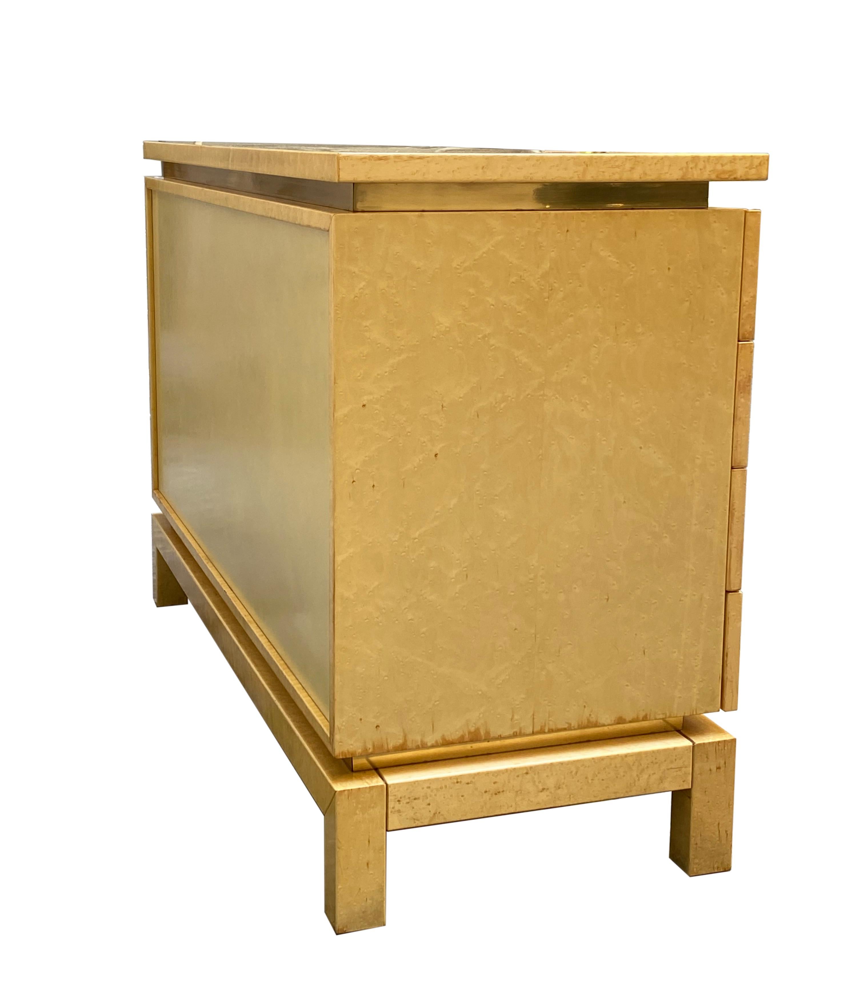 Chest of Drawers in Light Briar Wood with Brass Handles and Profiles, Italy 1970 1