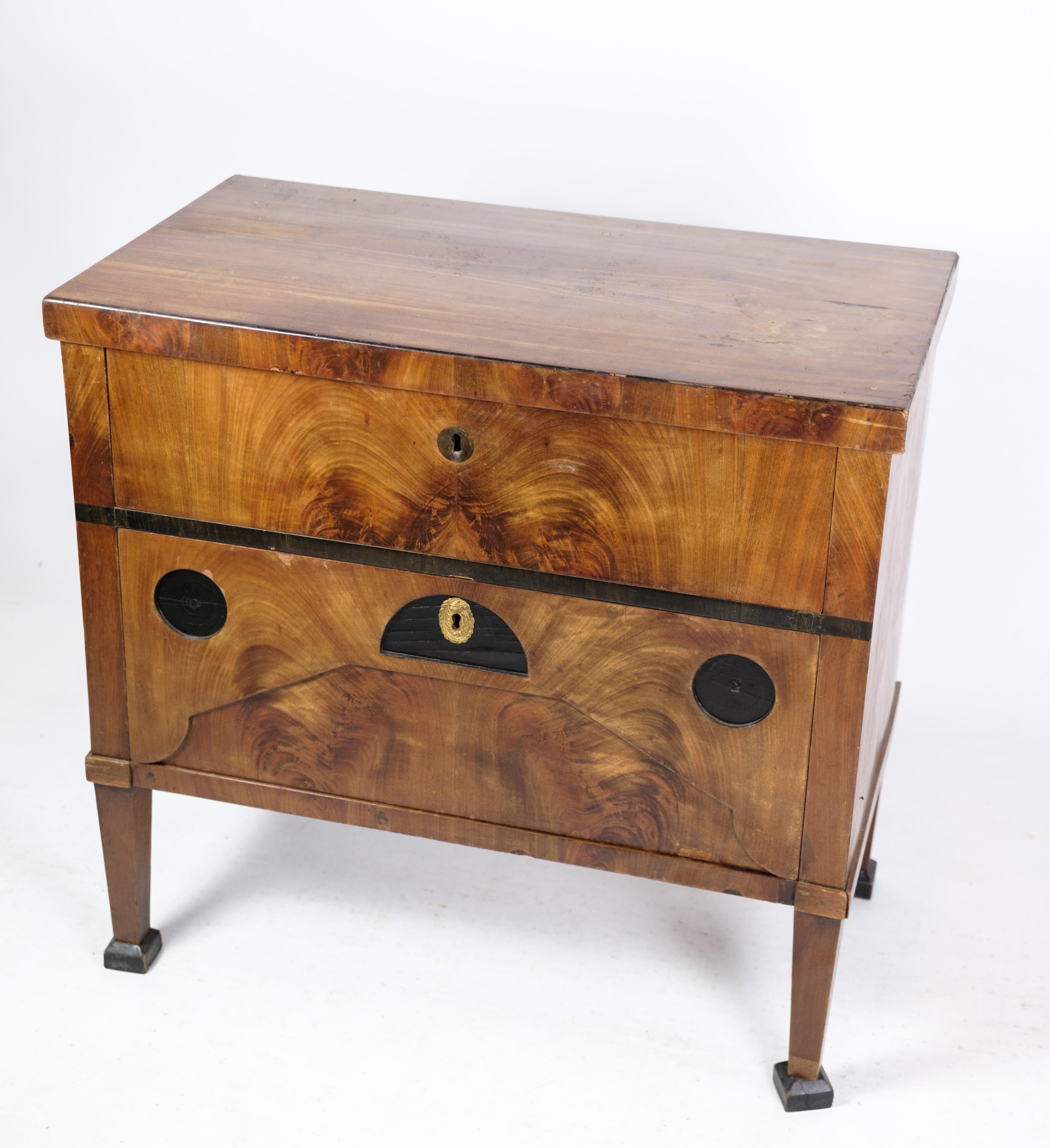 Small mahogany chest of drawers with marquetry from northern Germany from around the year 1810s
Dimensions in cm: H: 77 W: 80 D: 44
This product will be inspected thoroughly at our professional workshop by our educated employees, who assure the