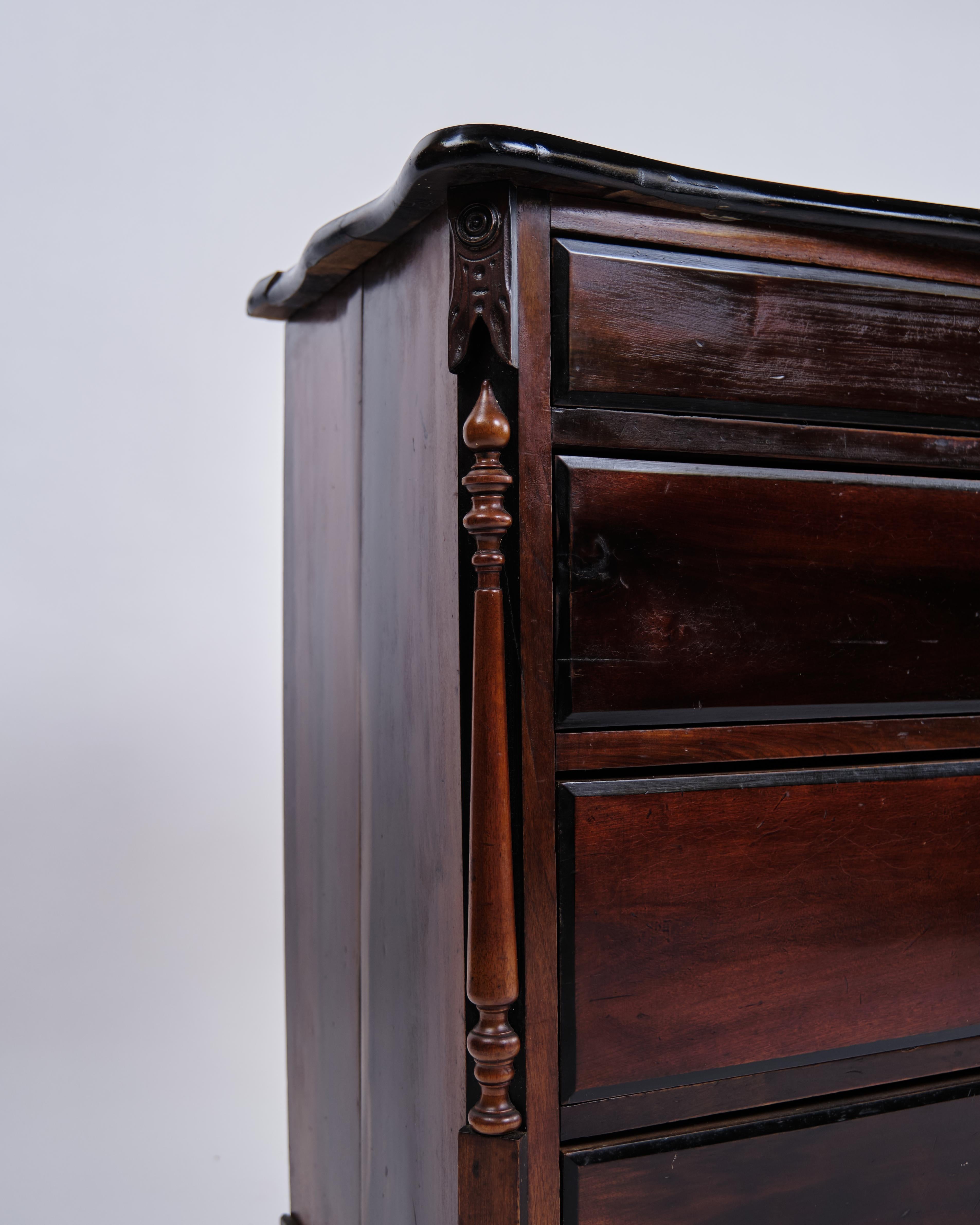 Mid-Century moderno Cassettiera in mogano con piedi di leone e piano curvo del 1840 in vendita