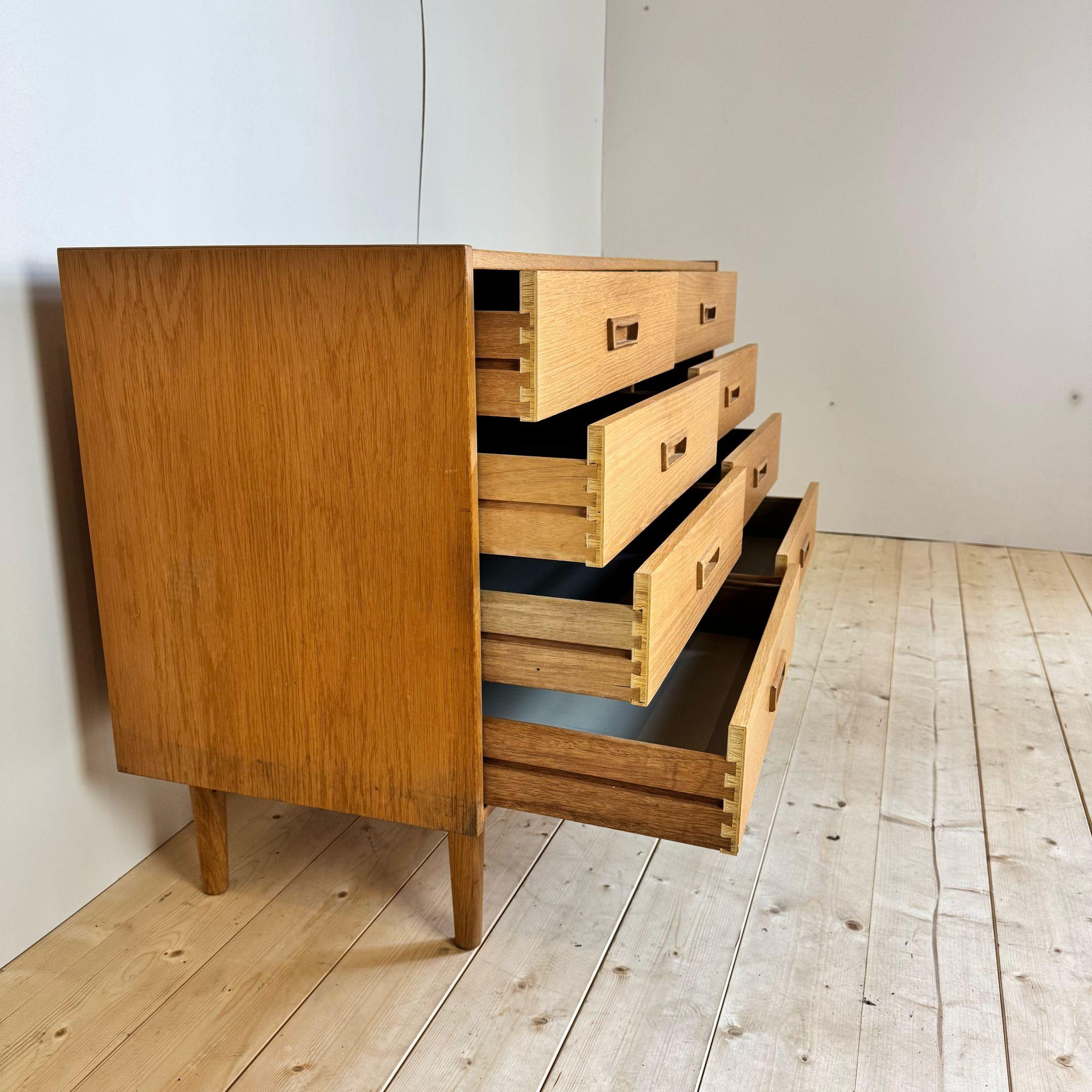 Mid-Century moderno Chest of drawers in oak, Denmark 1960s in vendita