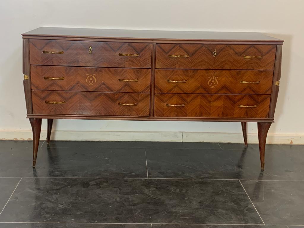 Chest of Drawers in Rosewood & Brass Details, 1950s In Good Condition For Sale In Montelabbate, PU