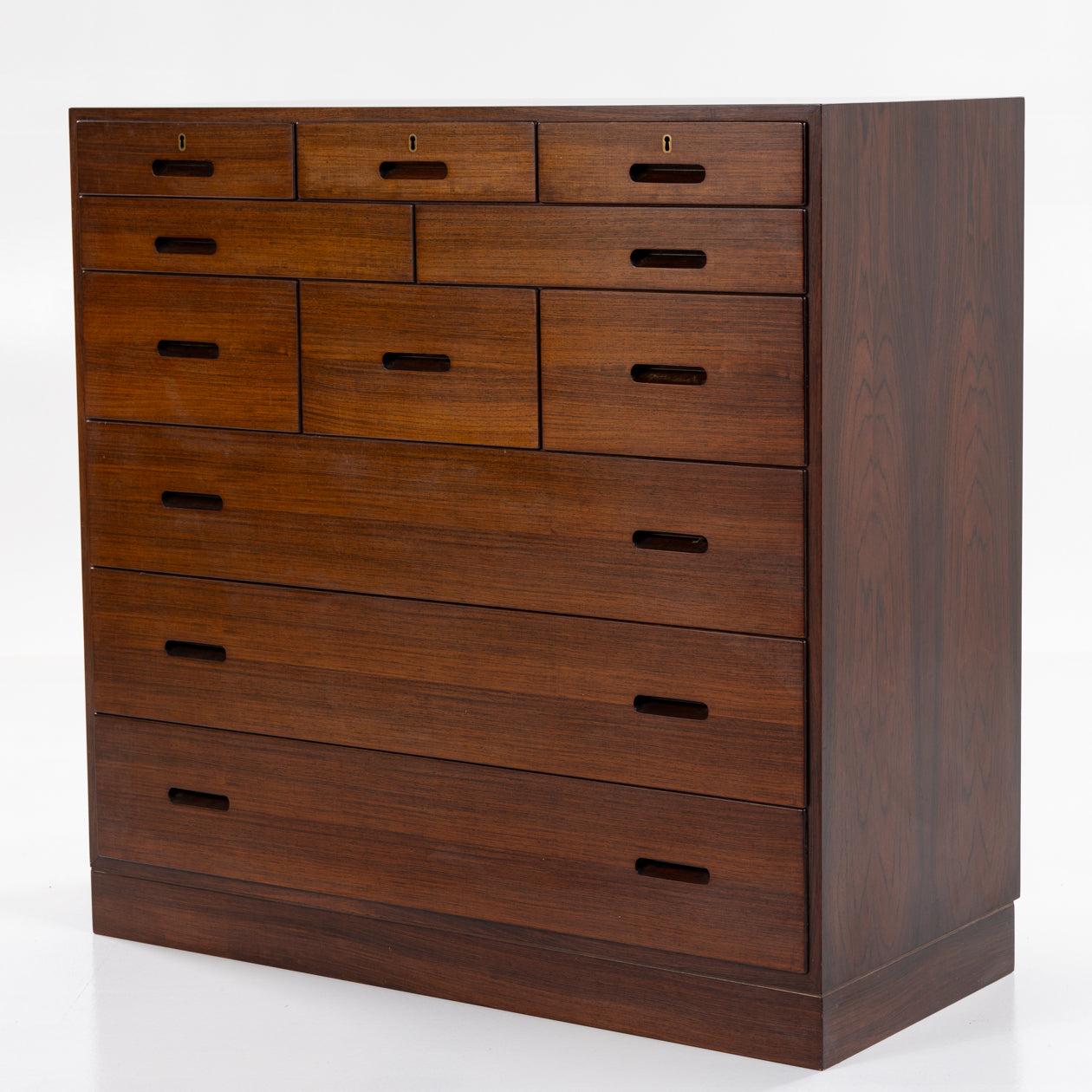 Chest of drawers in rosewood with 11 drawers in different sizes.
Manufactered by P. Jeppesen.