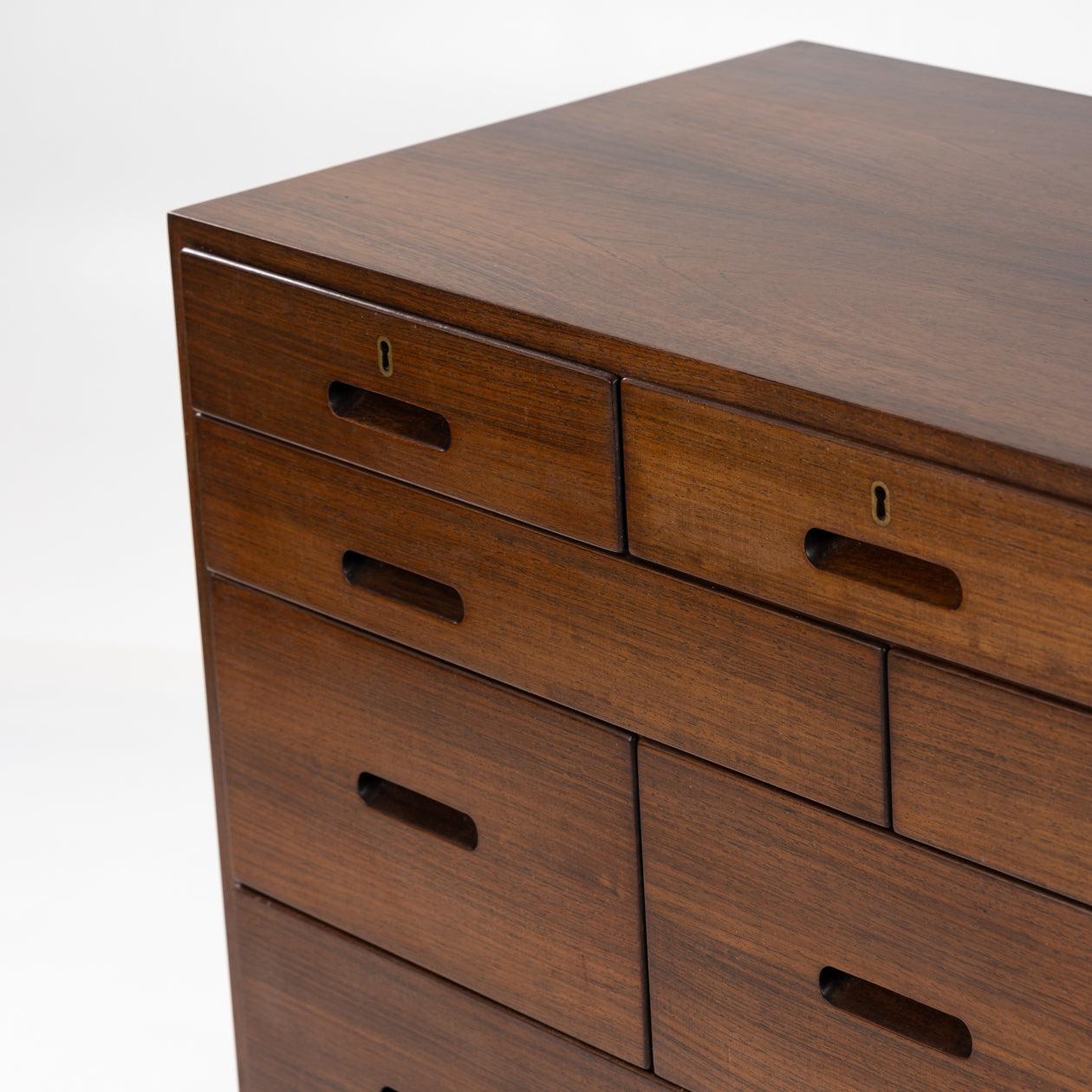 Scandinavian Modern Chest of drawers in rosewood by Kai Winding For Sale
