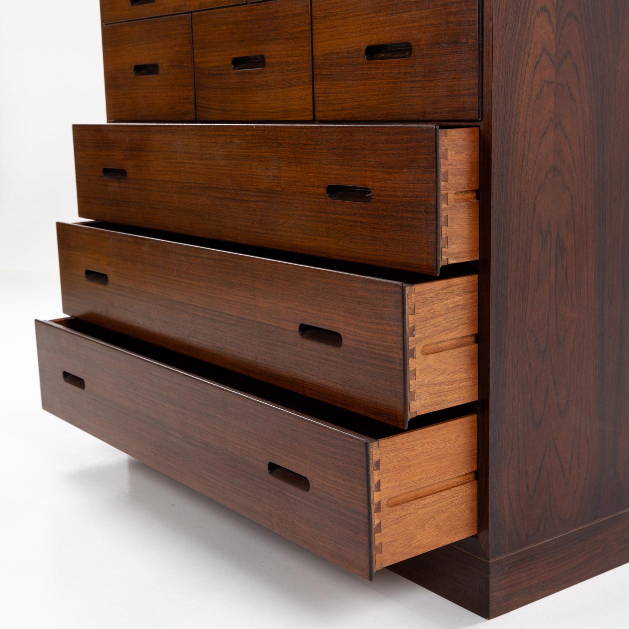 Chest of drawers in rosewood by Kai Winding In Good Condition For Sale In Copenhagen, DK