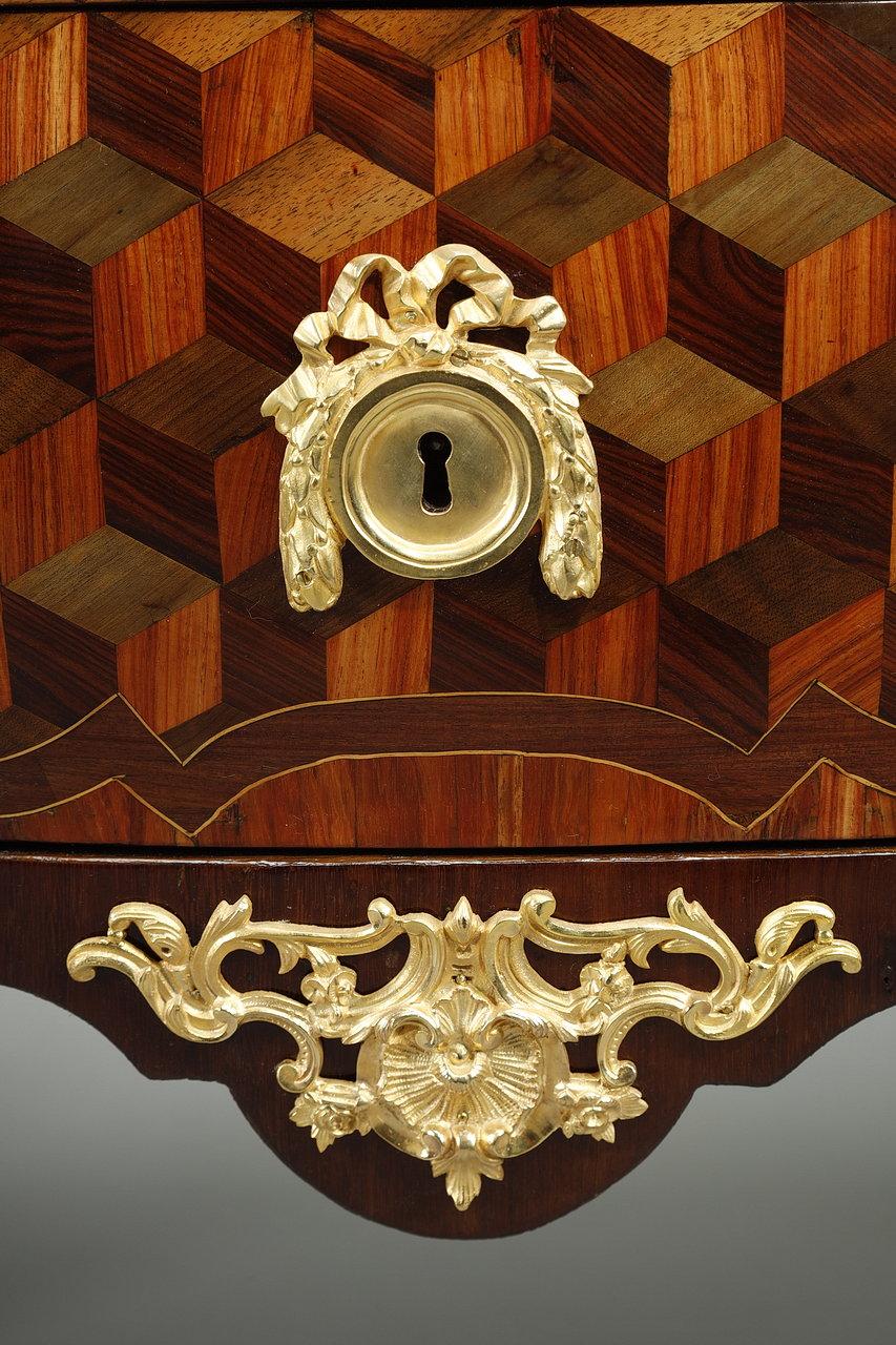 Chest of Drawers in Rosewood Veneer with Oeben Marquetry, Louis XV Period For Sale 3