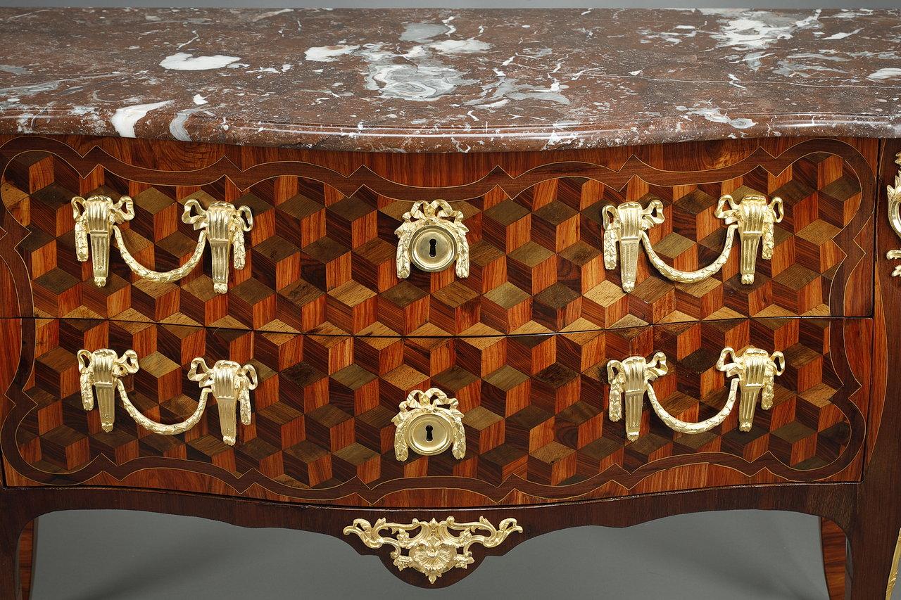 Chest of Drawers in Rosewood Veneer with Oeben Marquetry, Louis XV Period For Sale 8
