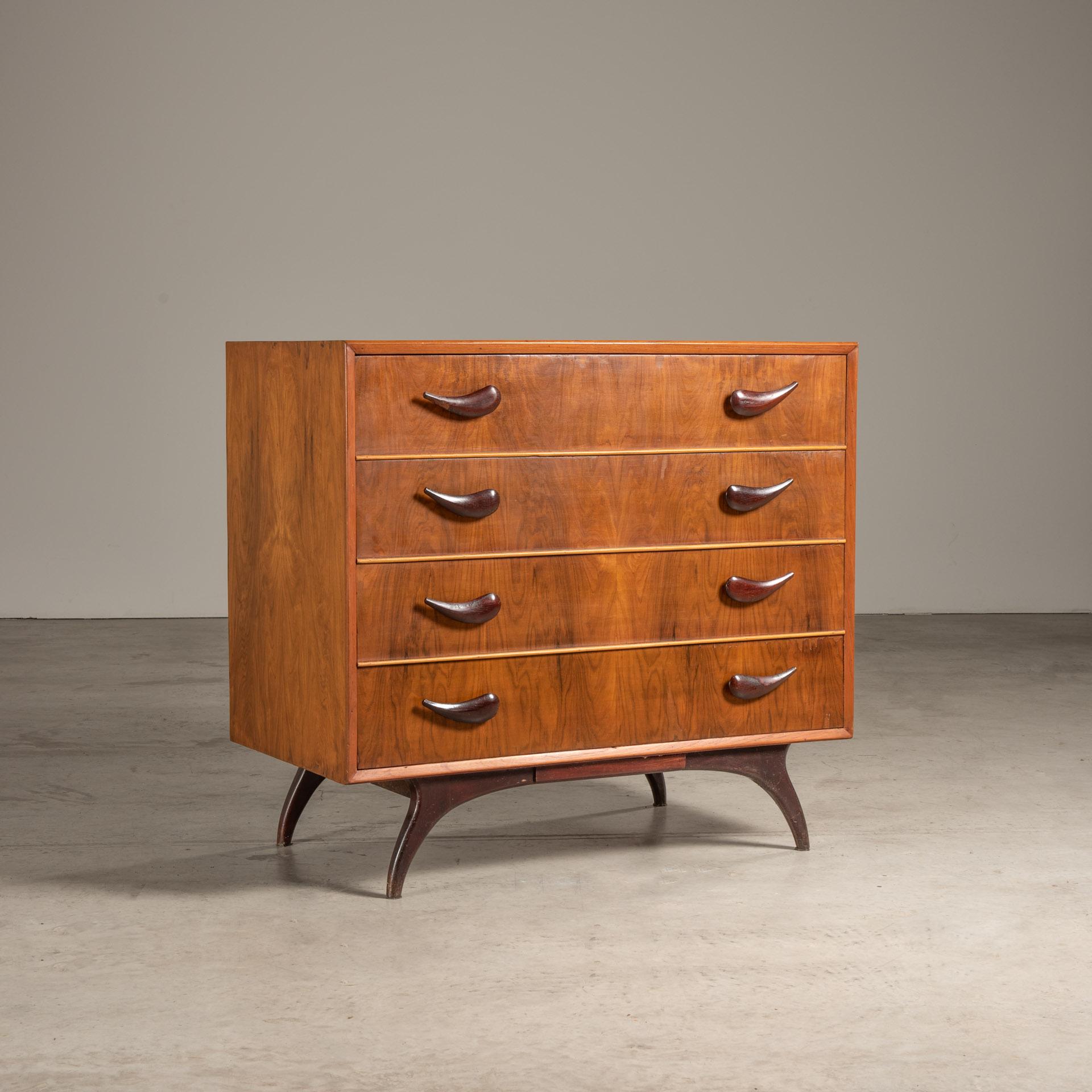 This chest of drawers is a classic example of mid-20th century Brazilian furniture, manufactured by Móveis Cimo. This piece embodies the aesthetic of the period with its clean lines, use of warm wood, and functional design. 

This chest of drawers